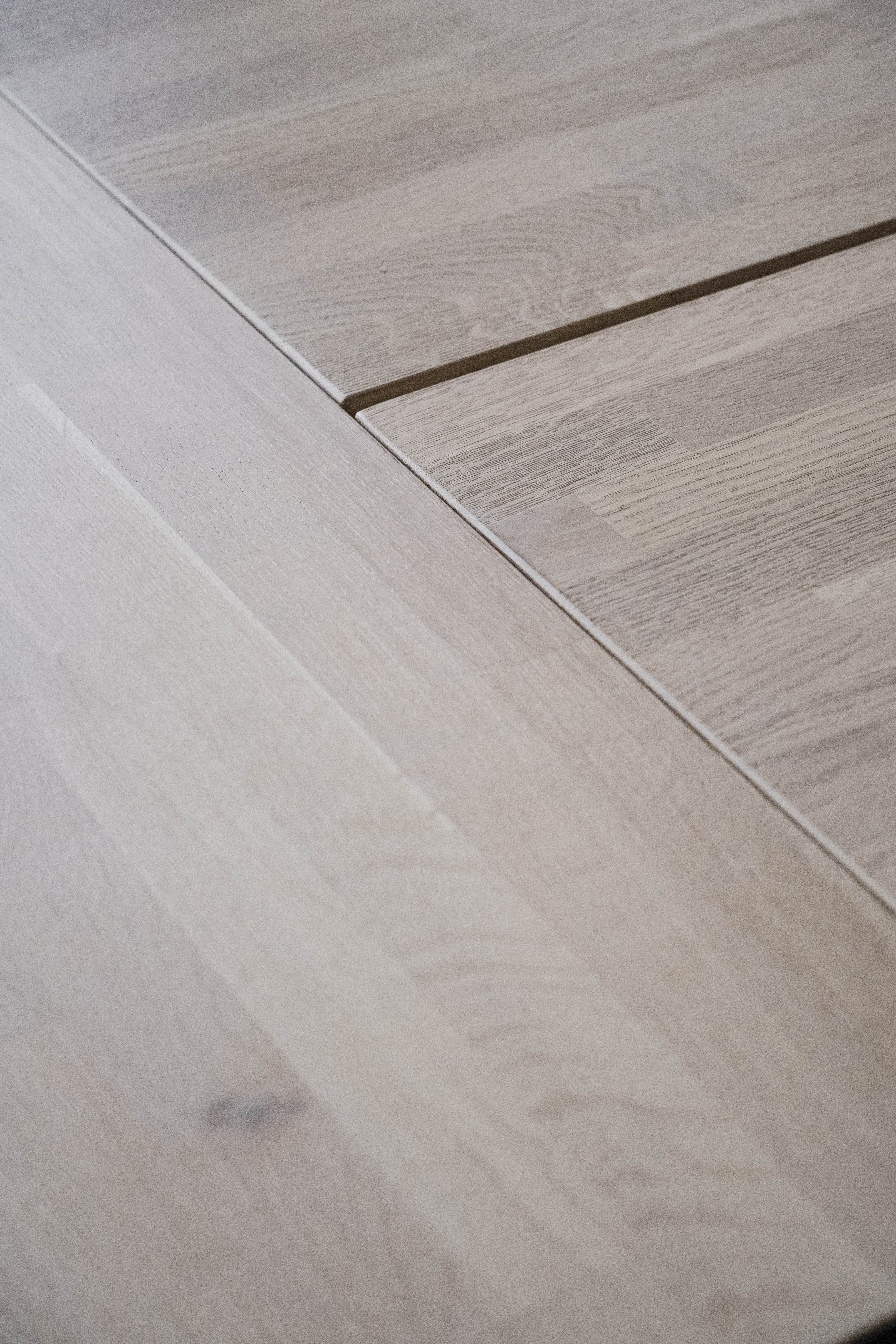 ROWICO CARRADALE dining table