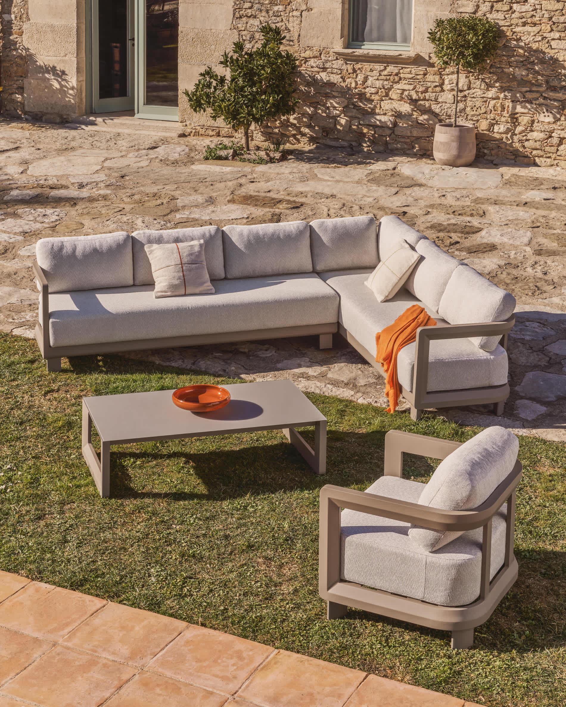 KAVE HOME Ensemble salon de jardin NERANO