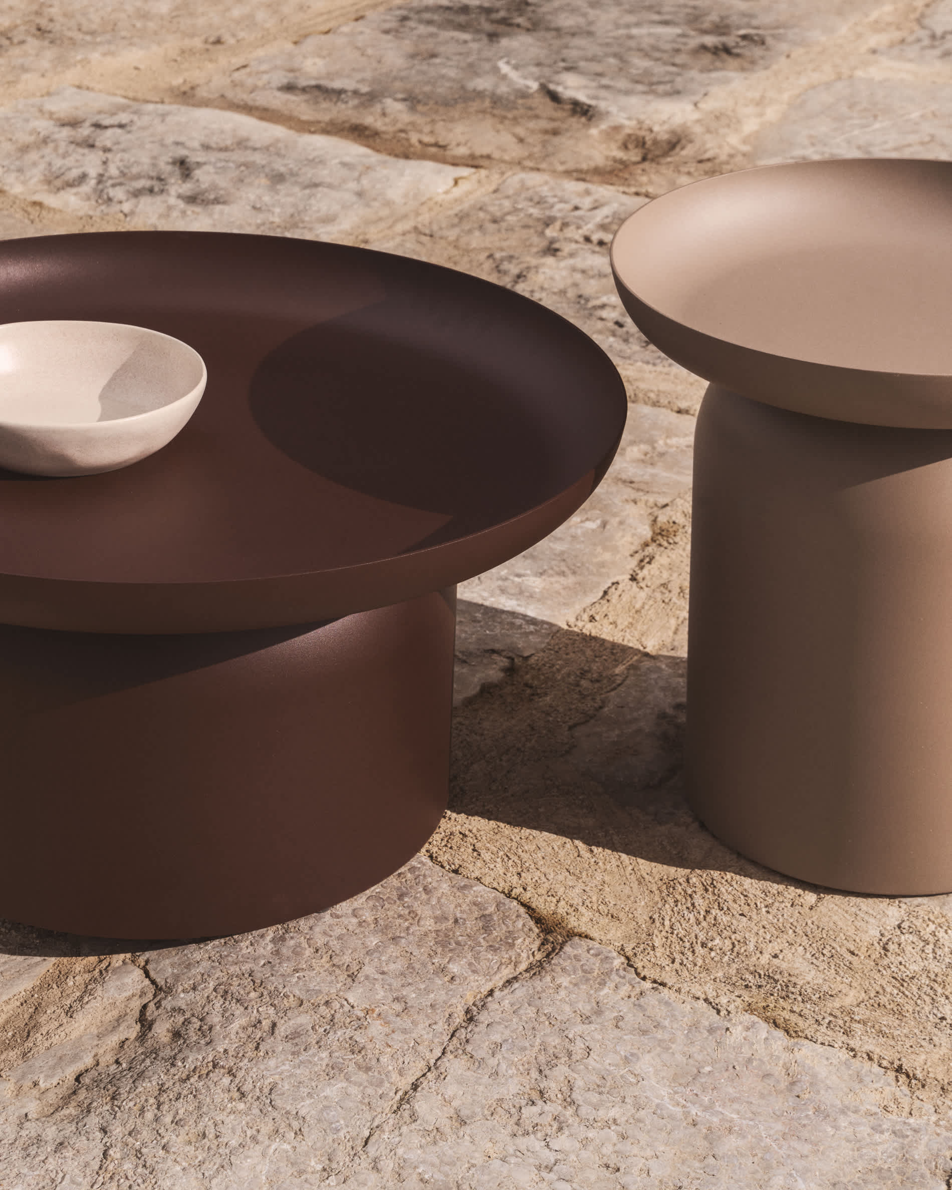 KAVE HOME Coffee table Outdoor ARCOLA