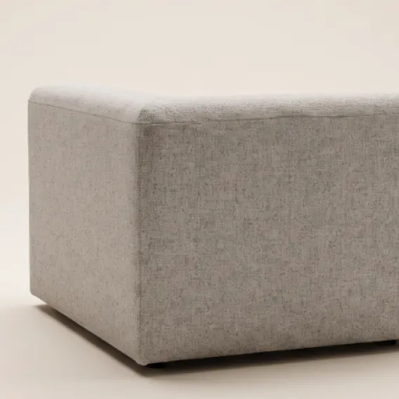 Vollständig bezogene Rückseite des Sofas
