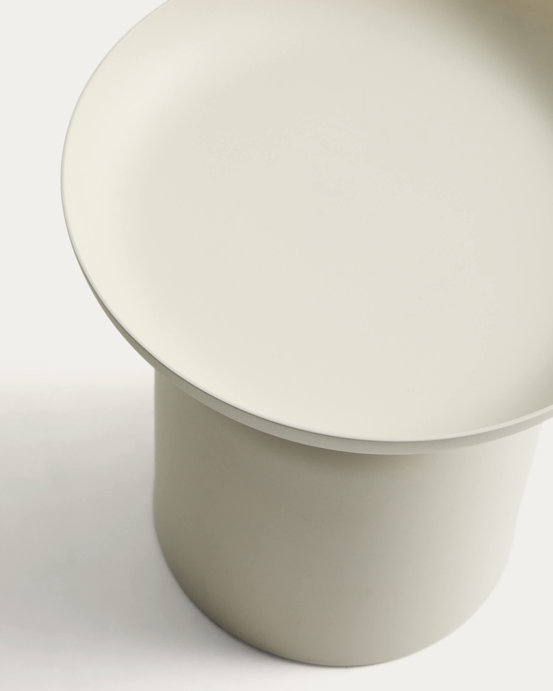 KAVE HOME Side table Outdoor ARCOLA