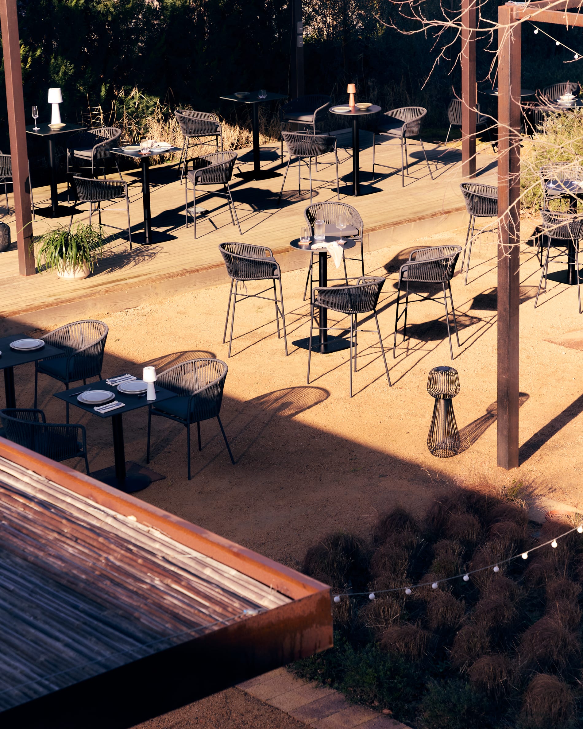 Table haute Kave Home « Outdoor » ESILDA