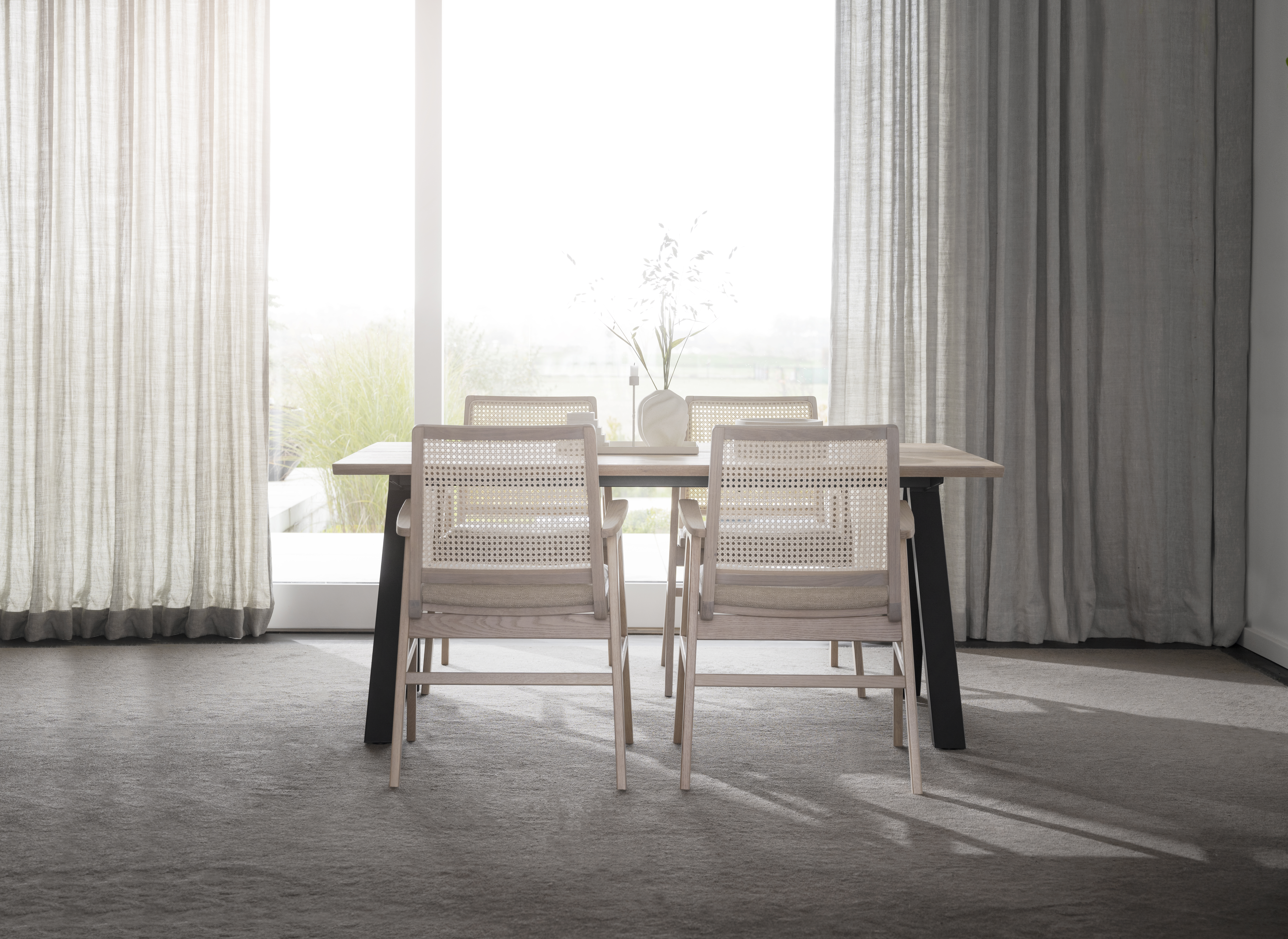 ROWICO CARRADALE dining table