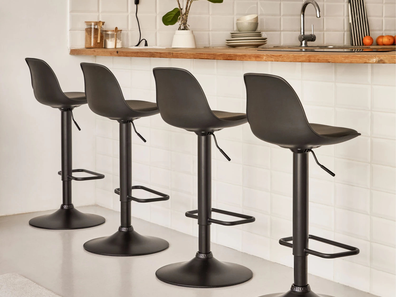 Height-adjustable bar stool with gas lift and disc base