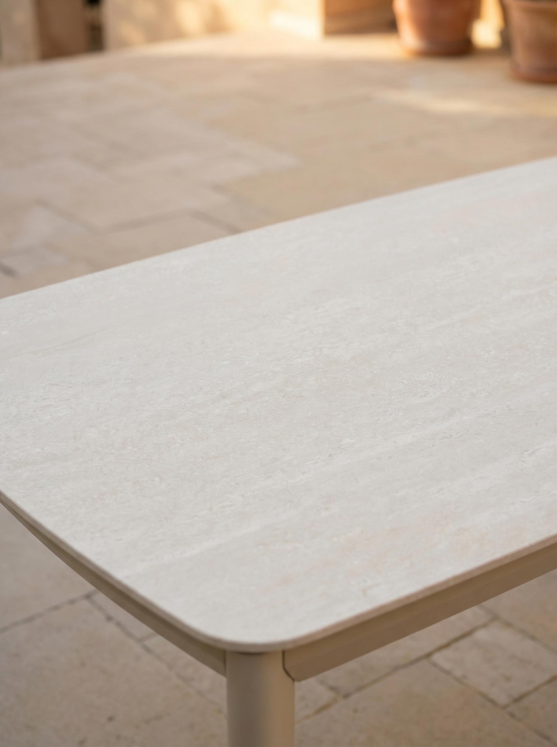 FAEE Gartentisch SAZAN