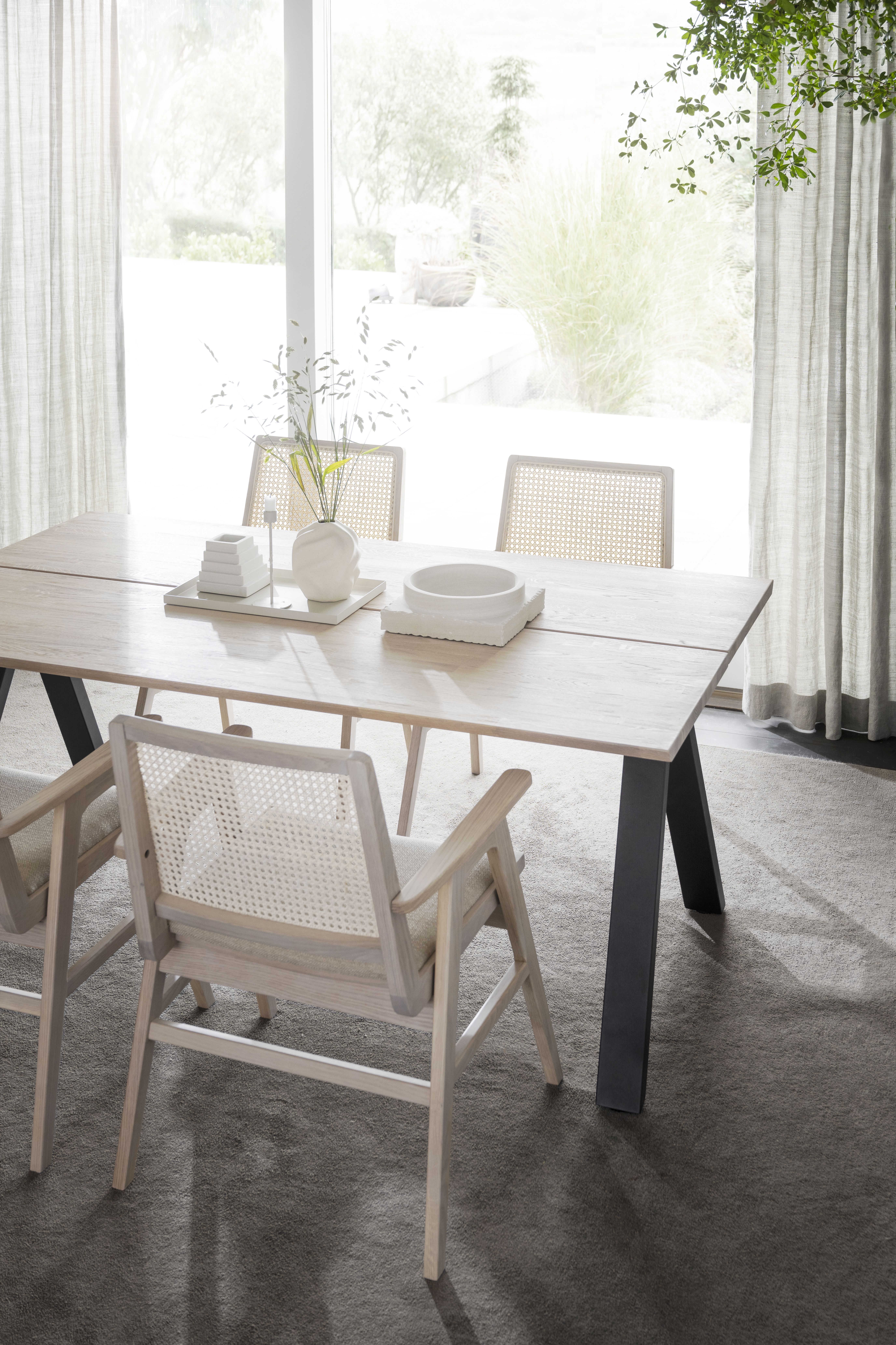 ROWICO CARRADALE dining table