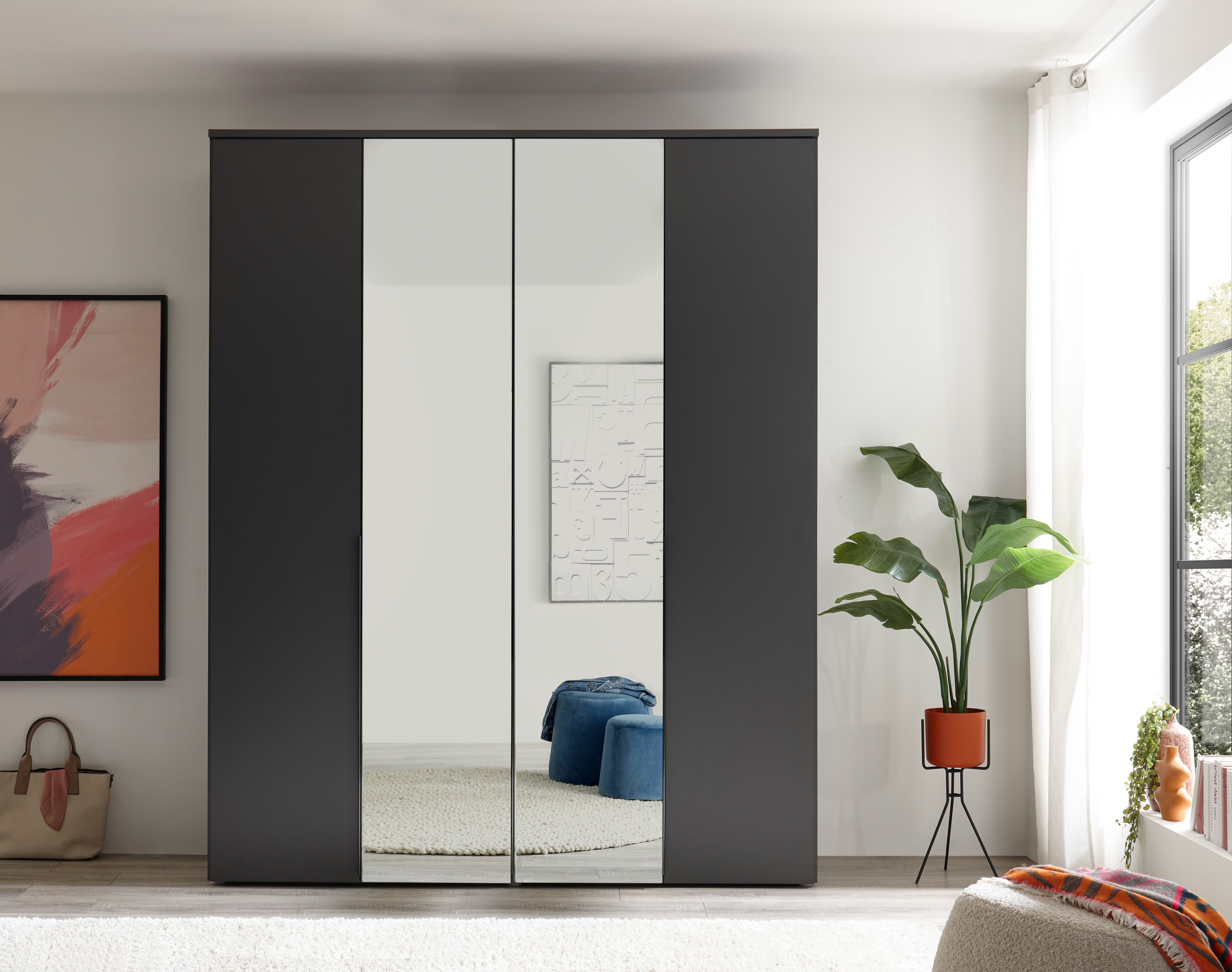KEVO wardrobe