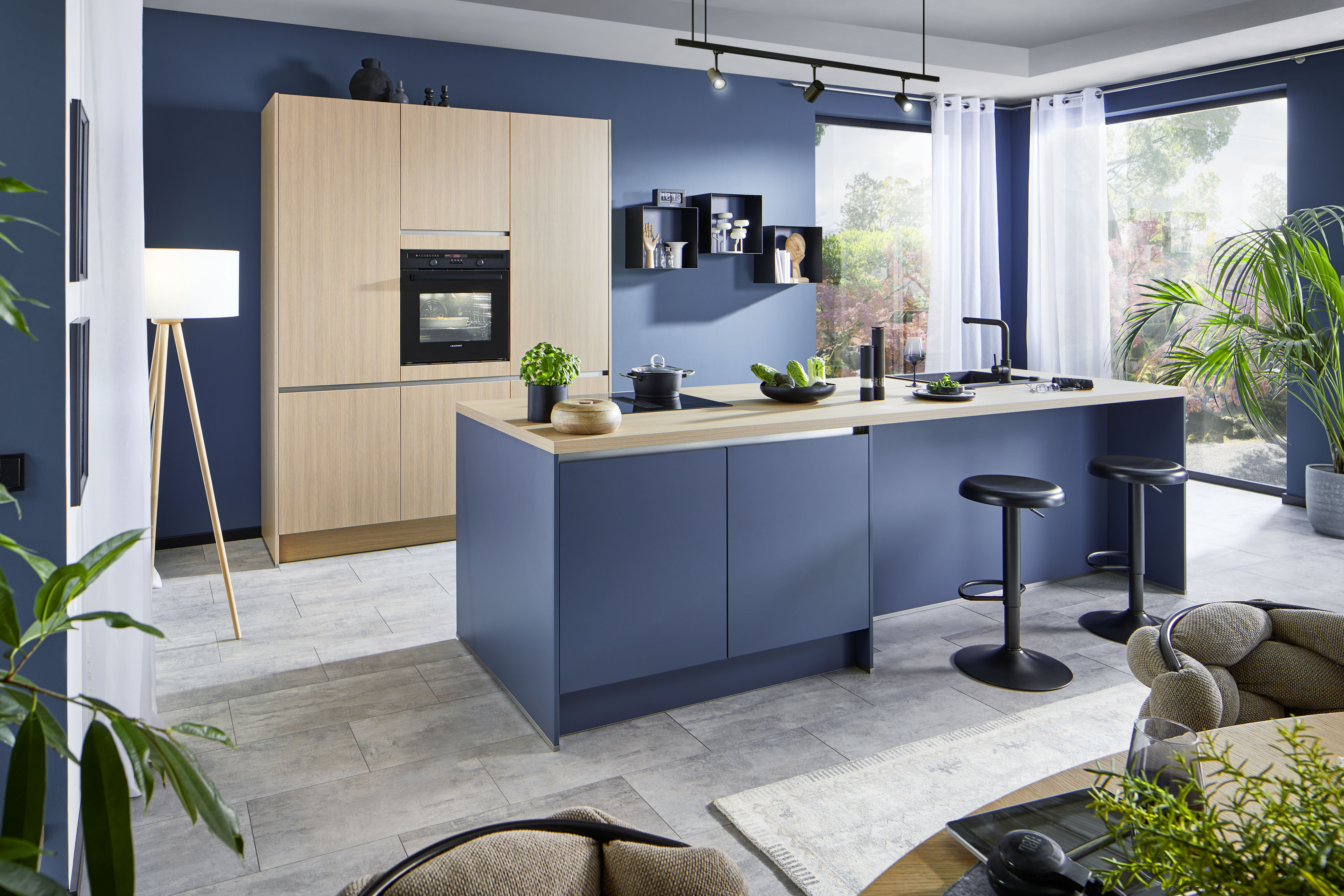 IMPRESSA Moderne Inselküche mit Sitzgelegenheit SCALA