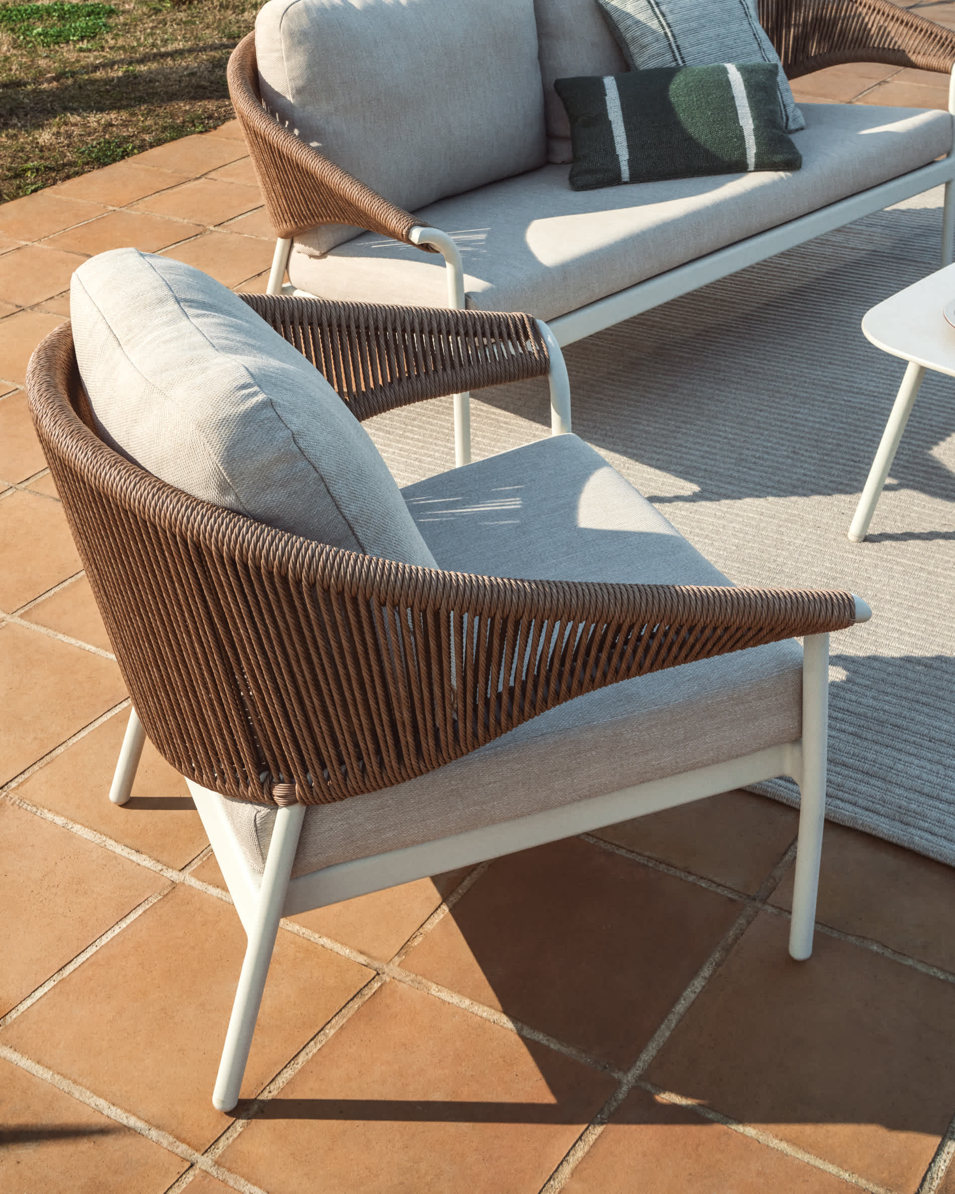 KAVE HOME Ensemble salon de jardin ZUARA