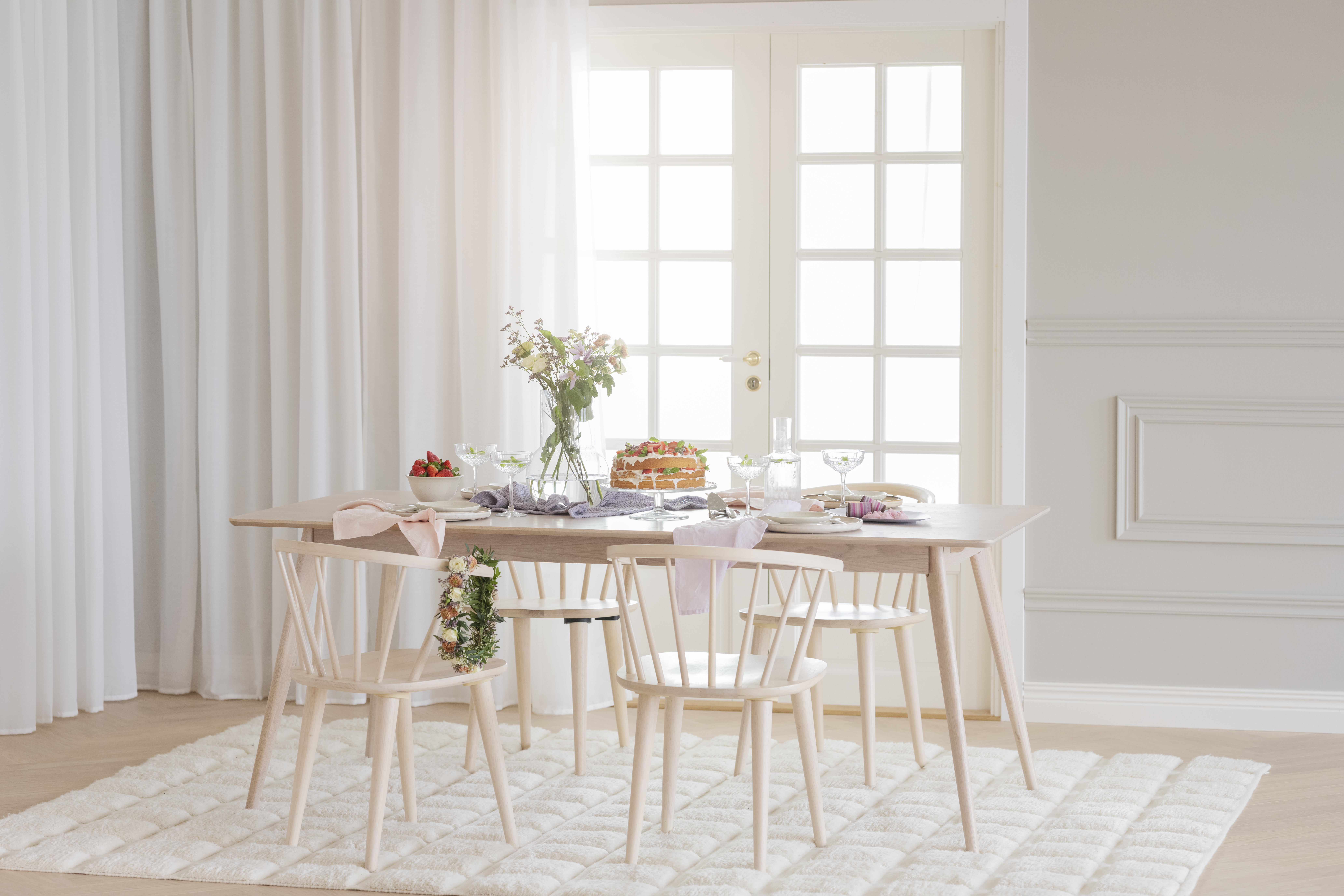 Rowico dining table YUMI