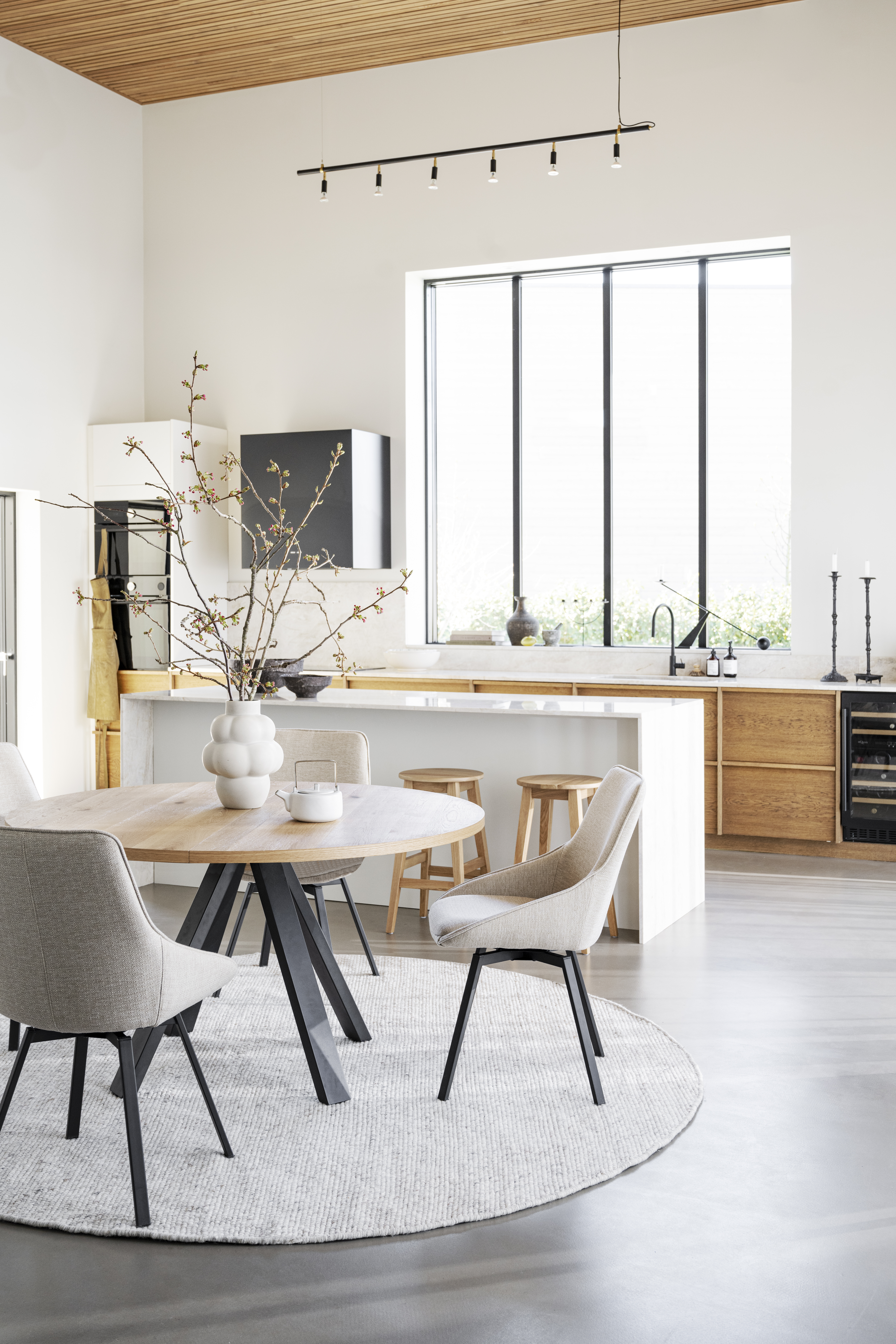 Rowico dining table MADDOCK
