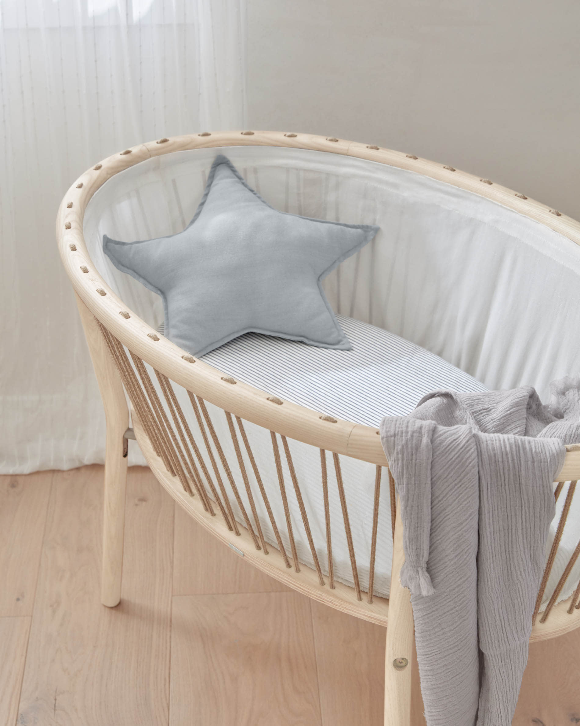KAVE HOME LEONELA bassinet