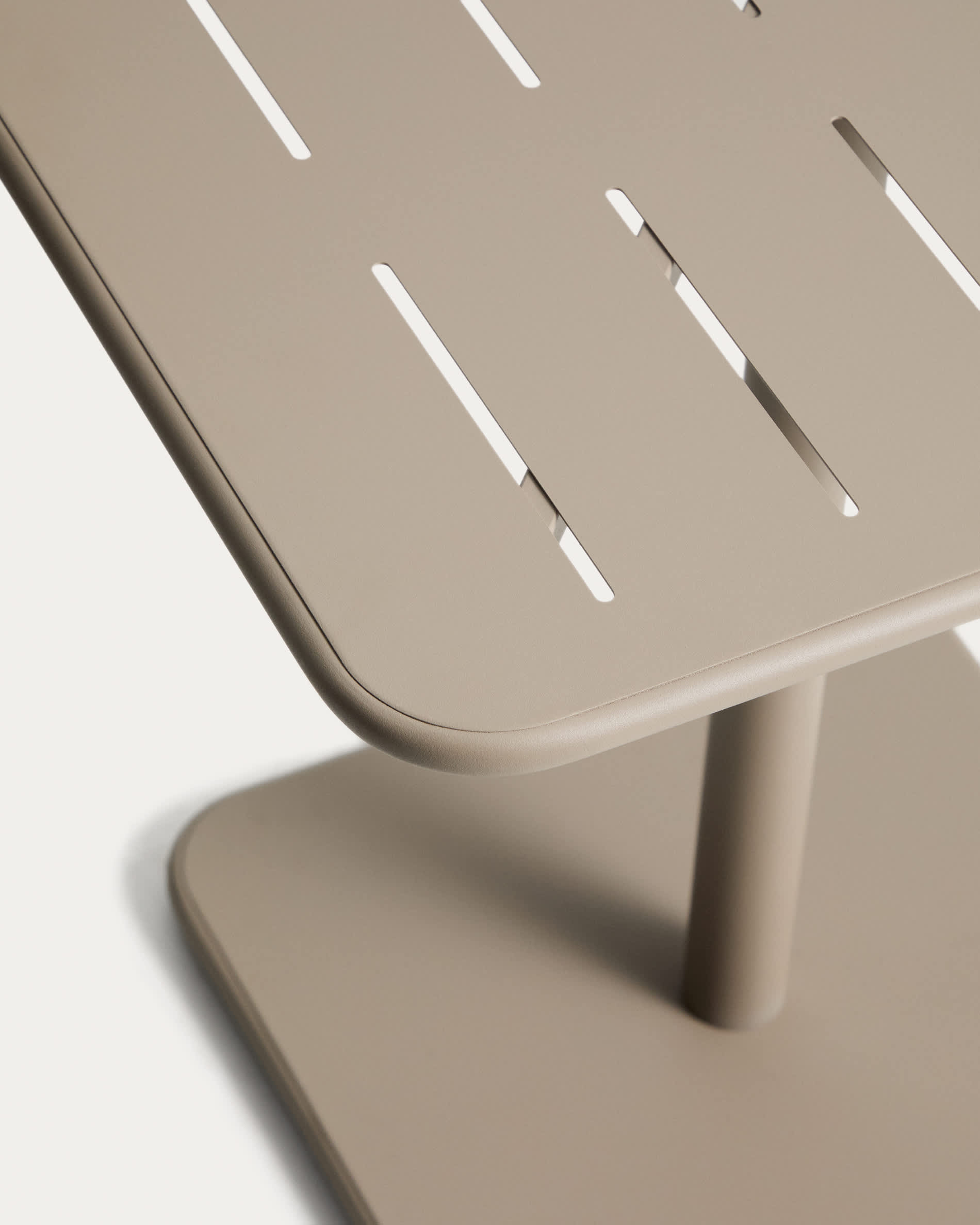 KAVE HOME Table de jardin BRAI