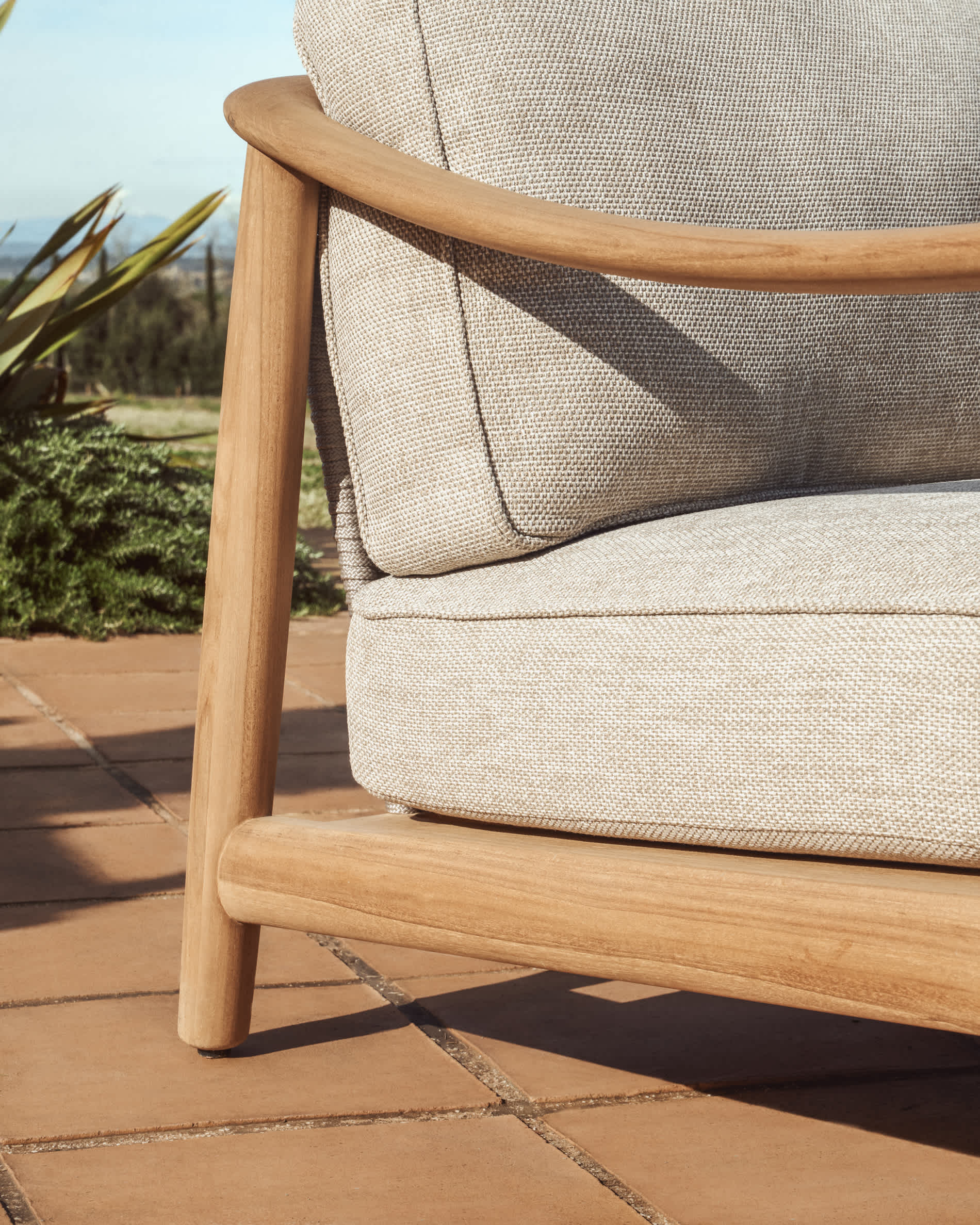 KAVE HOME ELUNDA garden armchair
