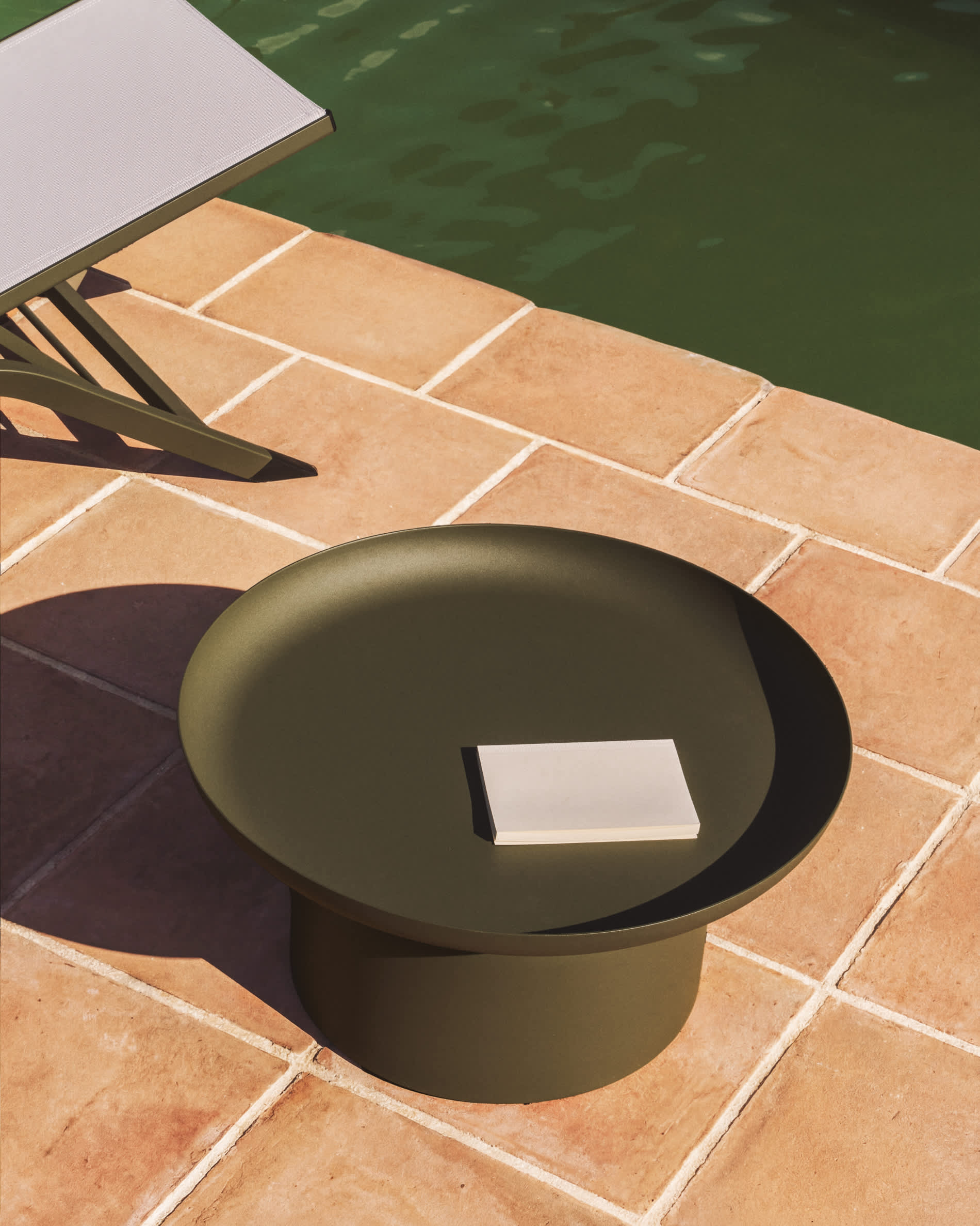 KAVE HOME Coffee table Outdoor ARCOLA