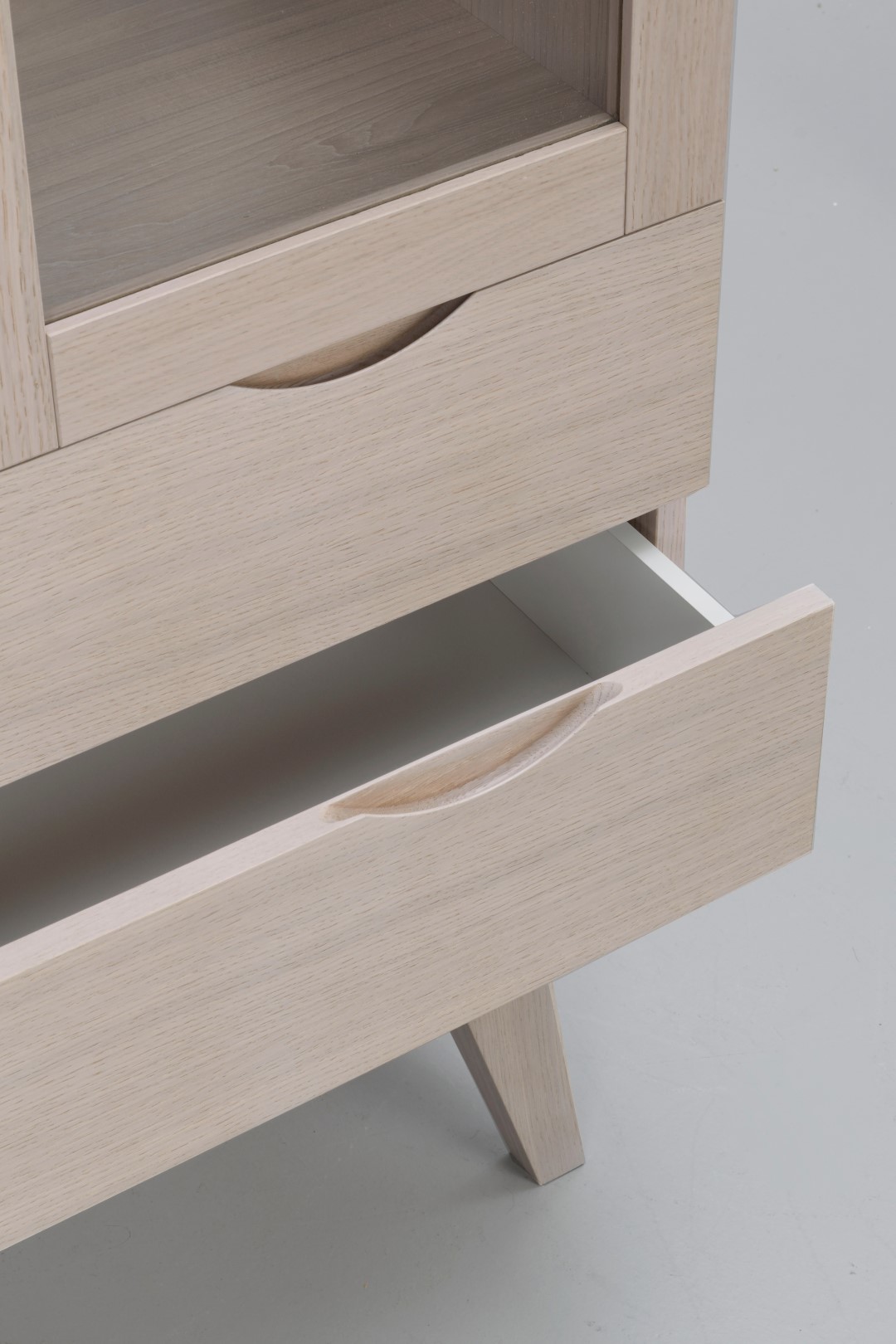 Rowico display case FILIPPA
