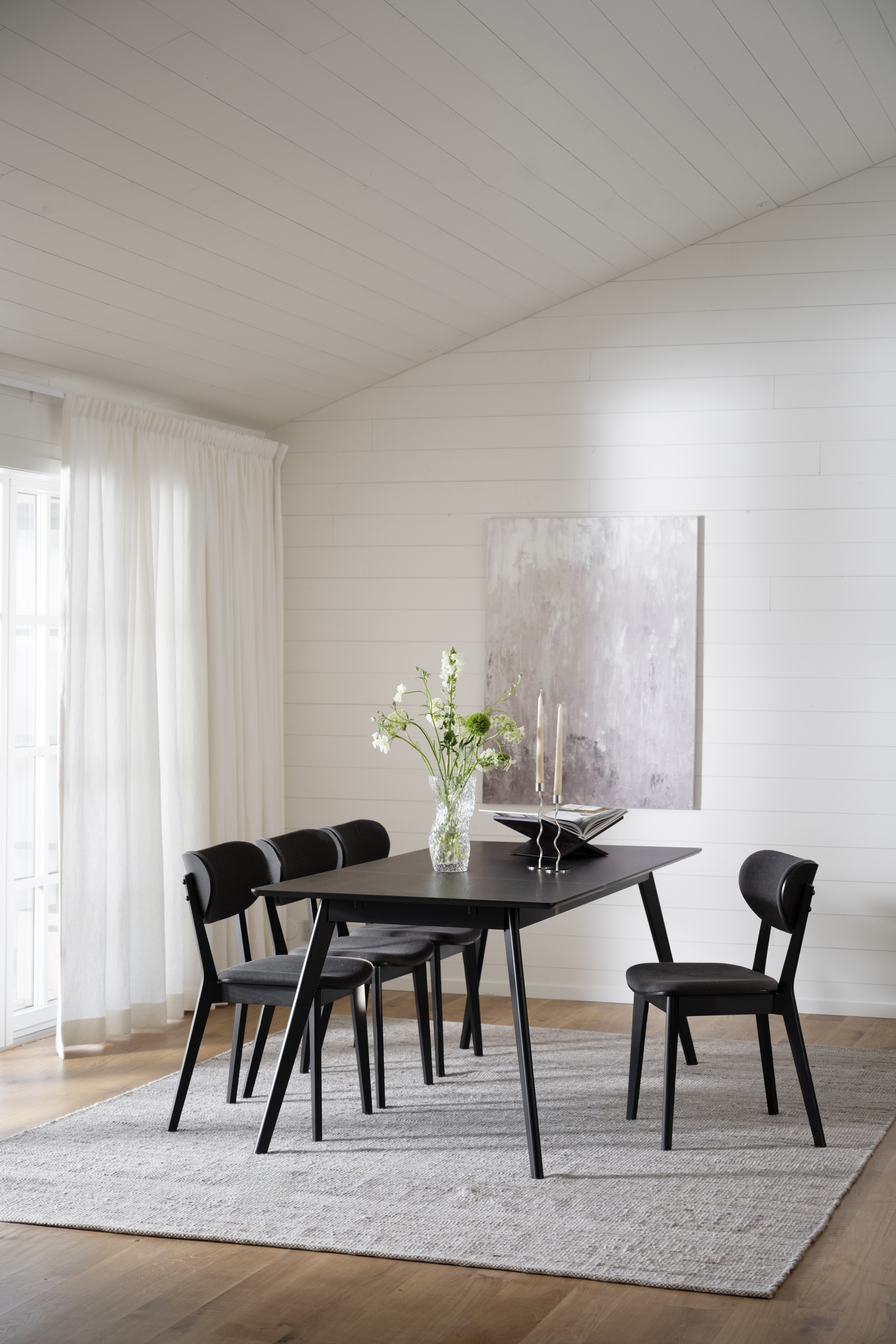 Rowico dining table YUMI