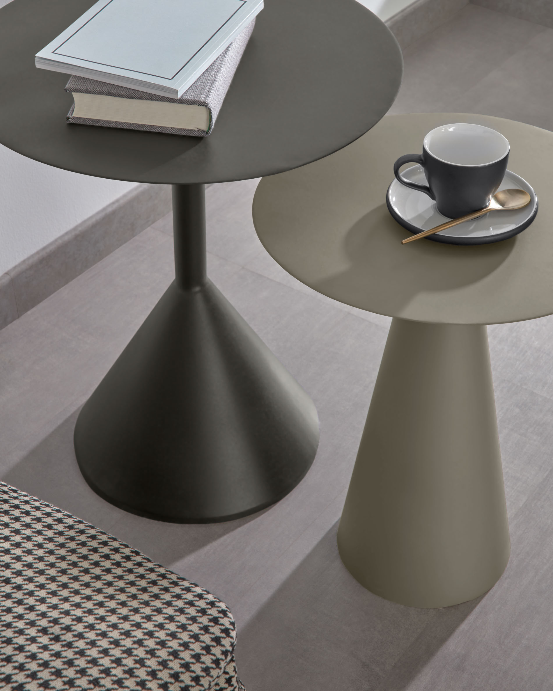 KAVE HOME Table d'appoint SHIREL