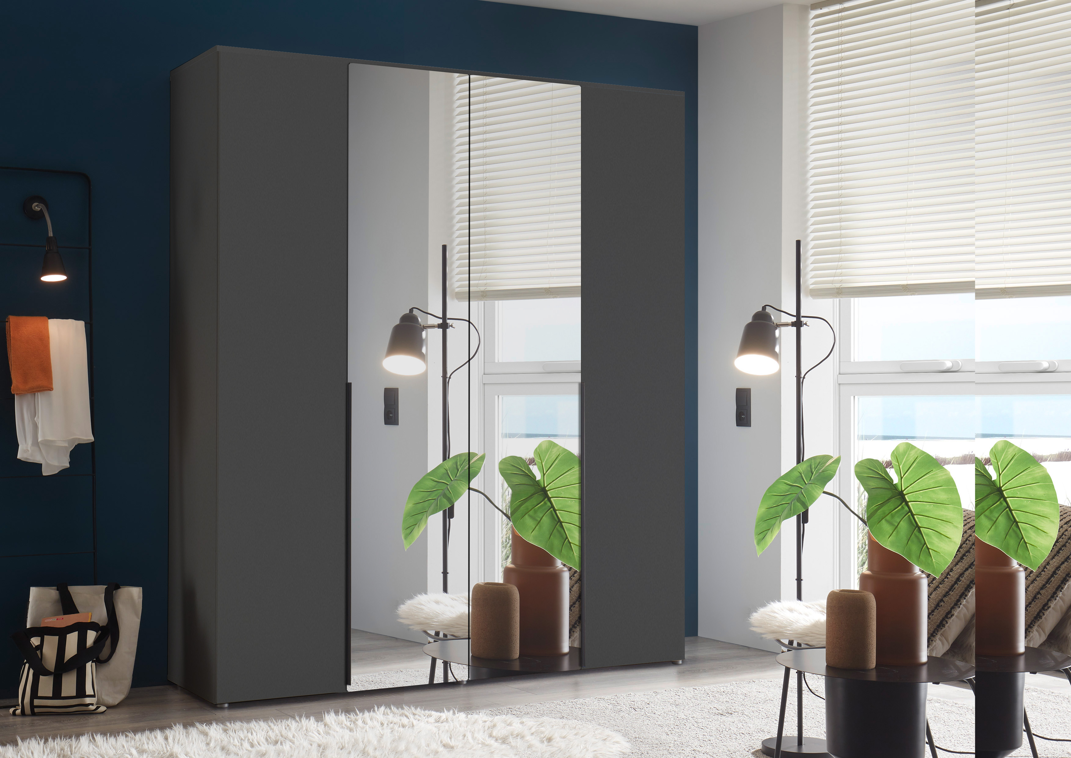 KEVO wardrobe