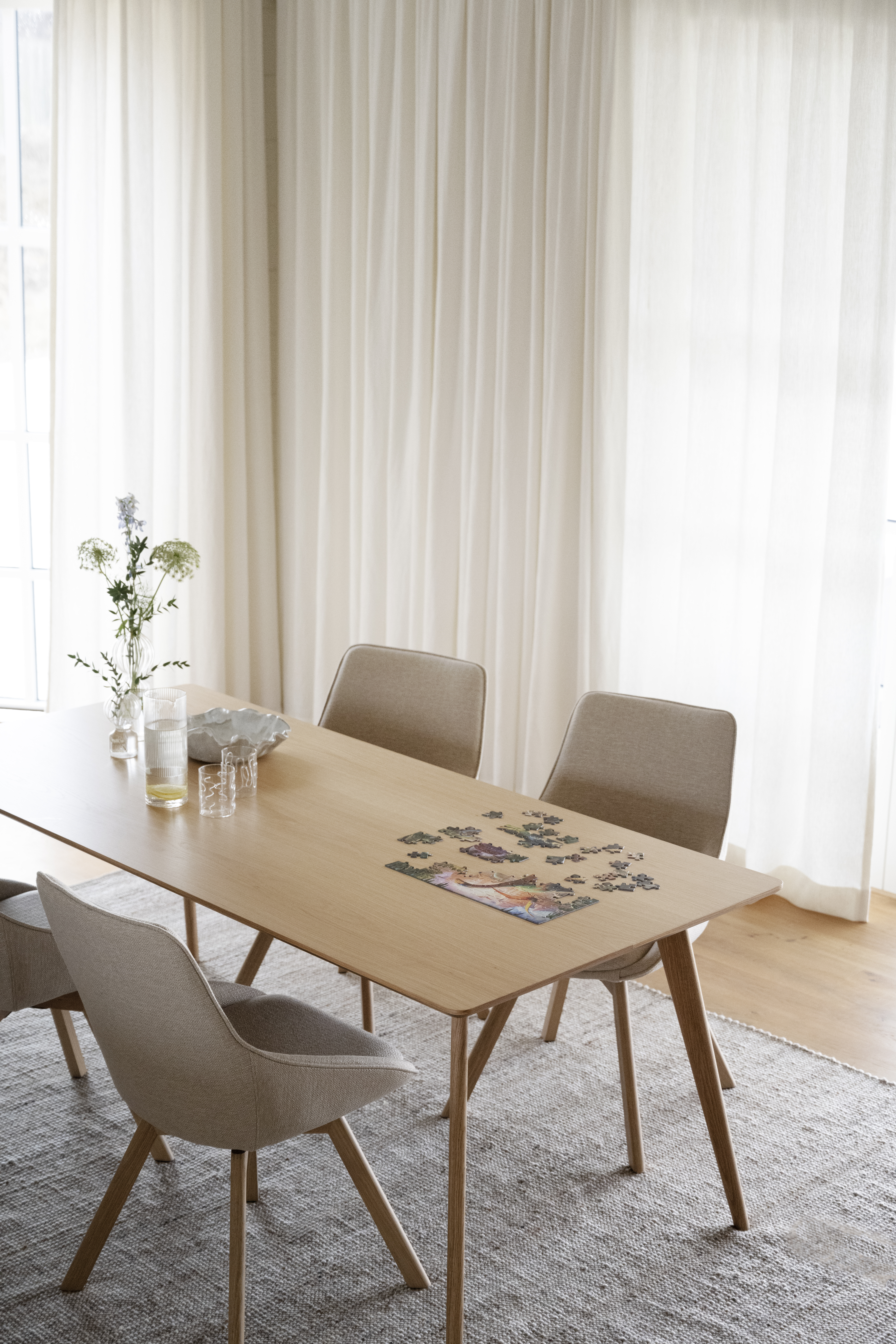 Rowico dining table YUMI