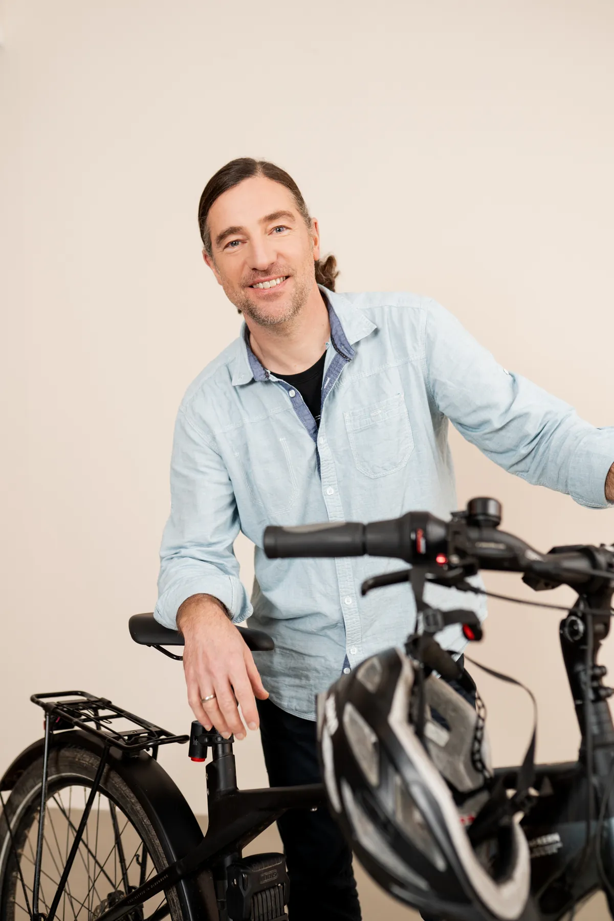 Rochus Helm with his bike and helmet