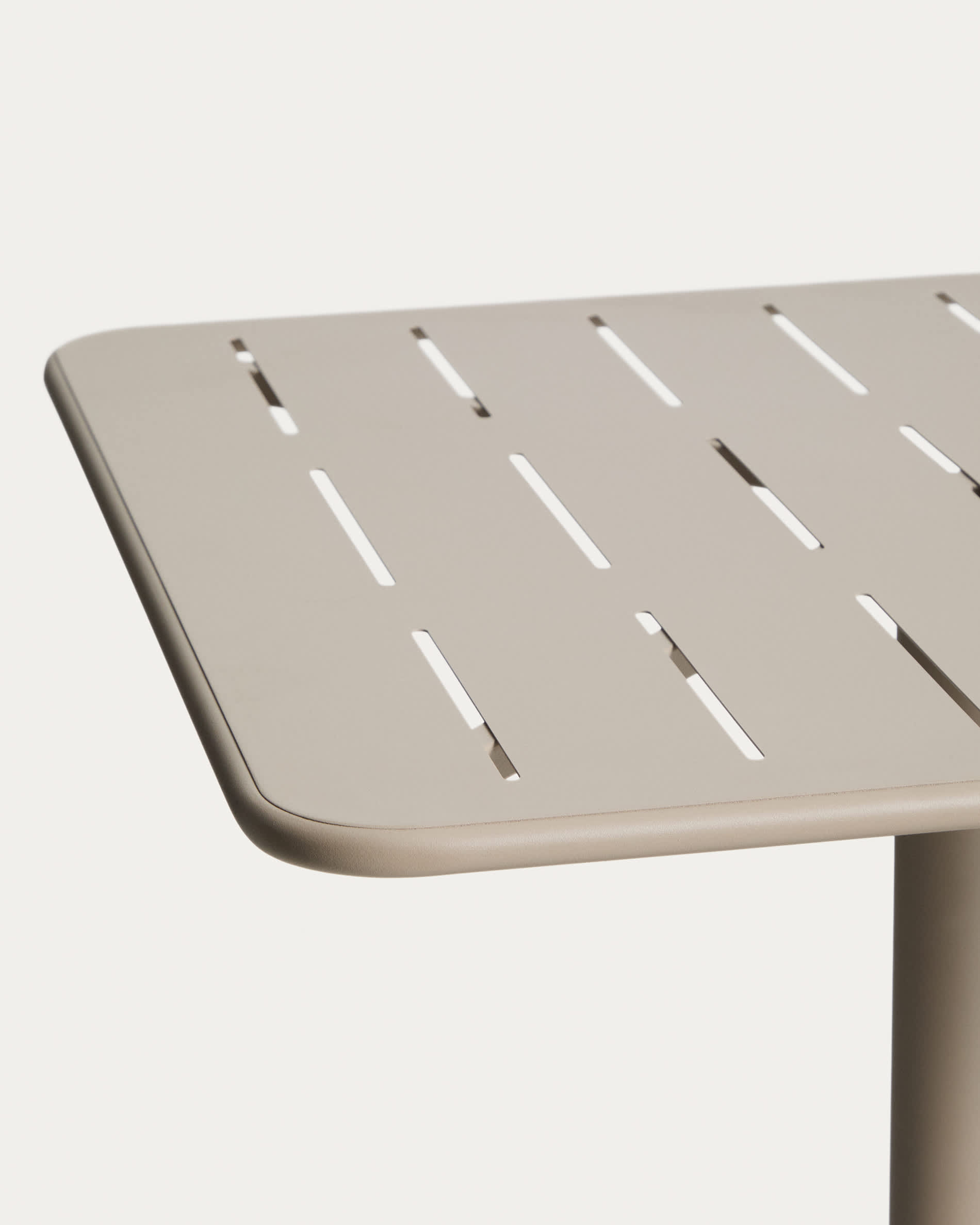 KAVE HOME Table de jardin BRAI