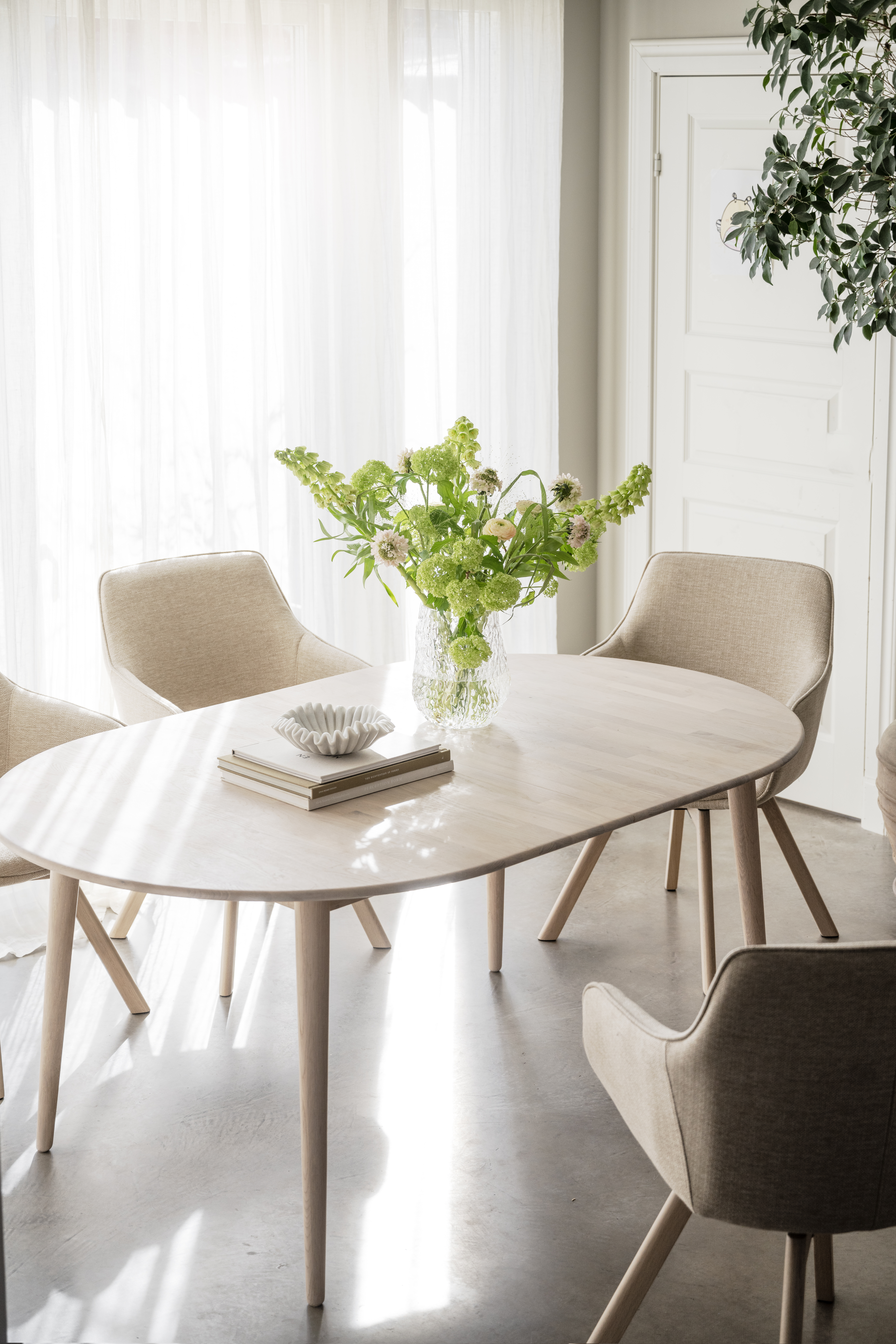 Rowico dining table TYLER