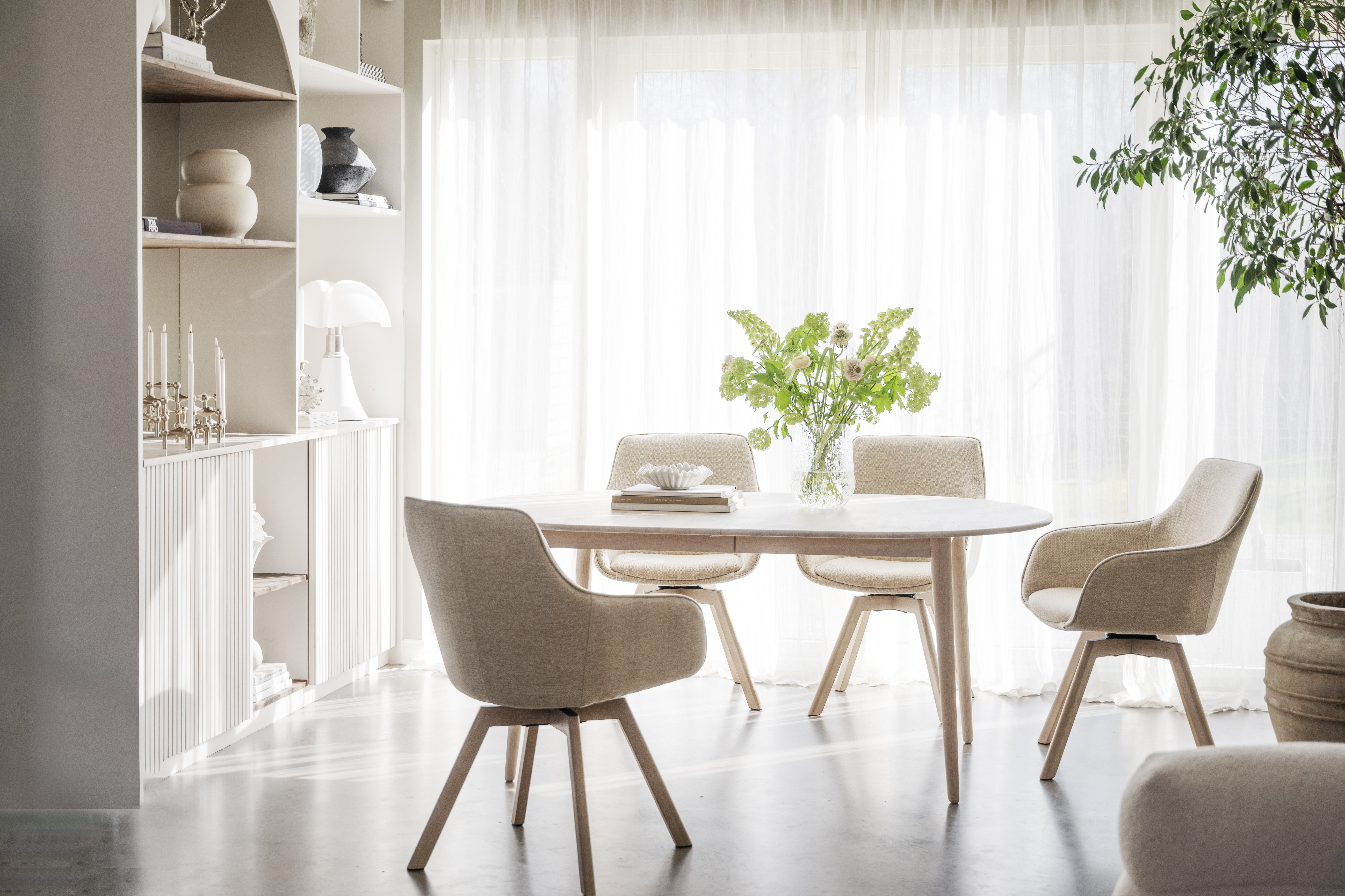 Rowico dining table TYLER