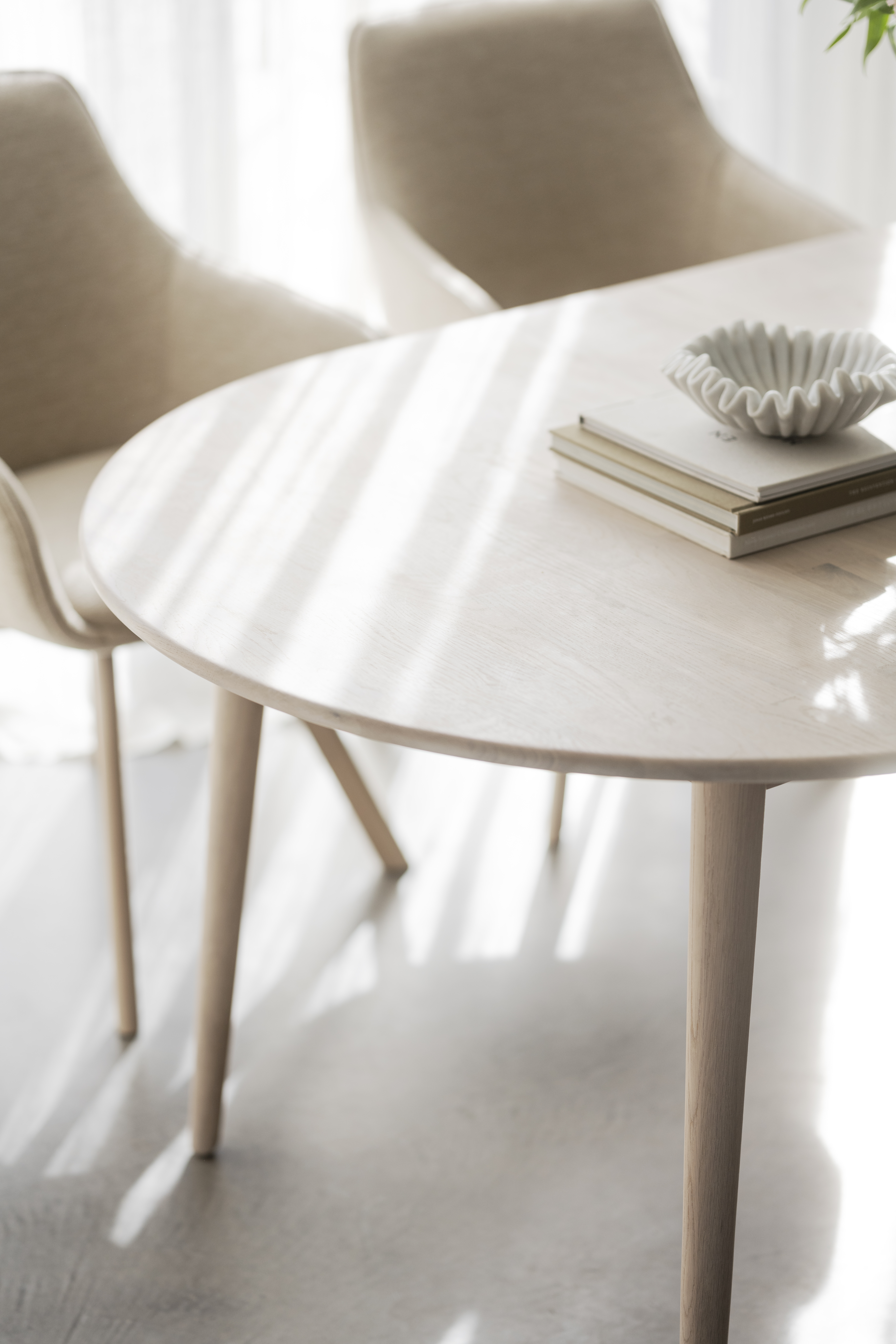 Rowico dining table TYLER