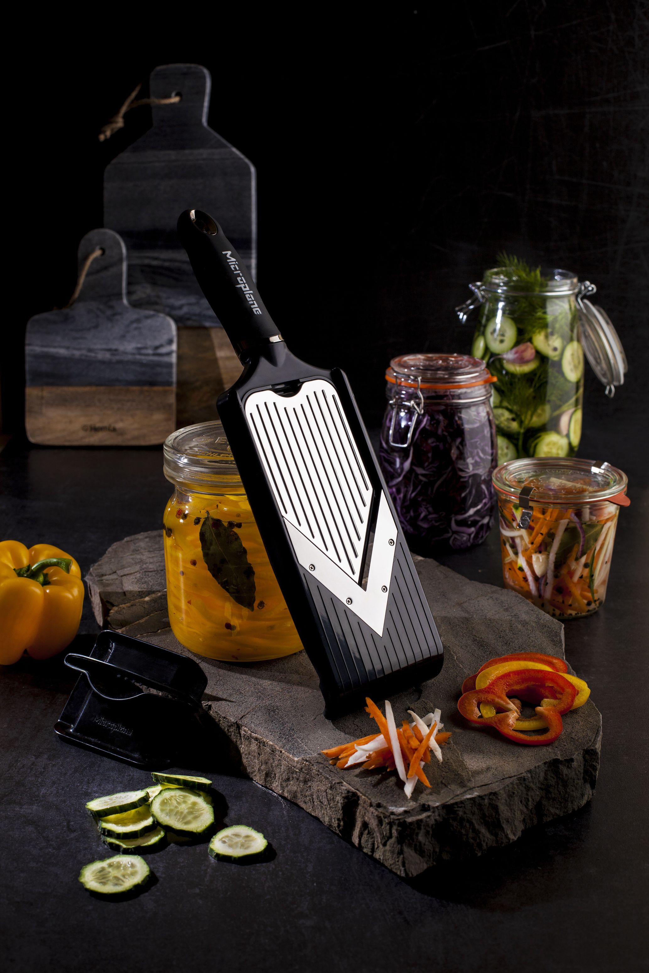 MICROPLANE V-slicer with julienne insert