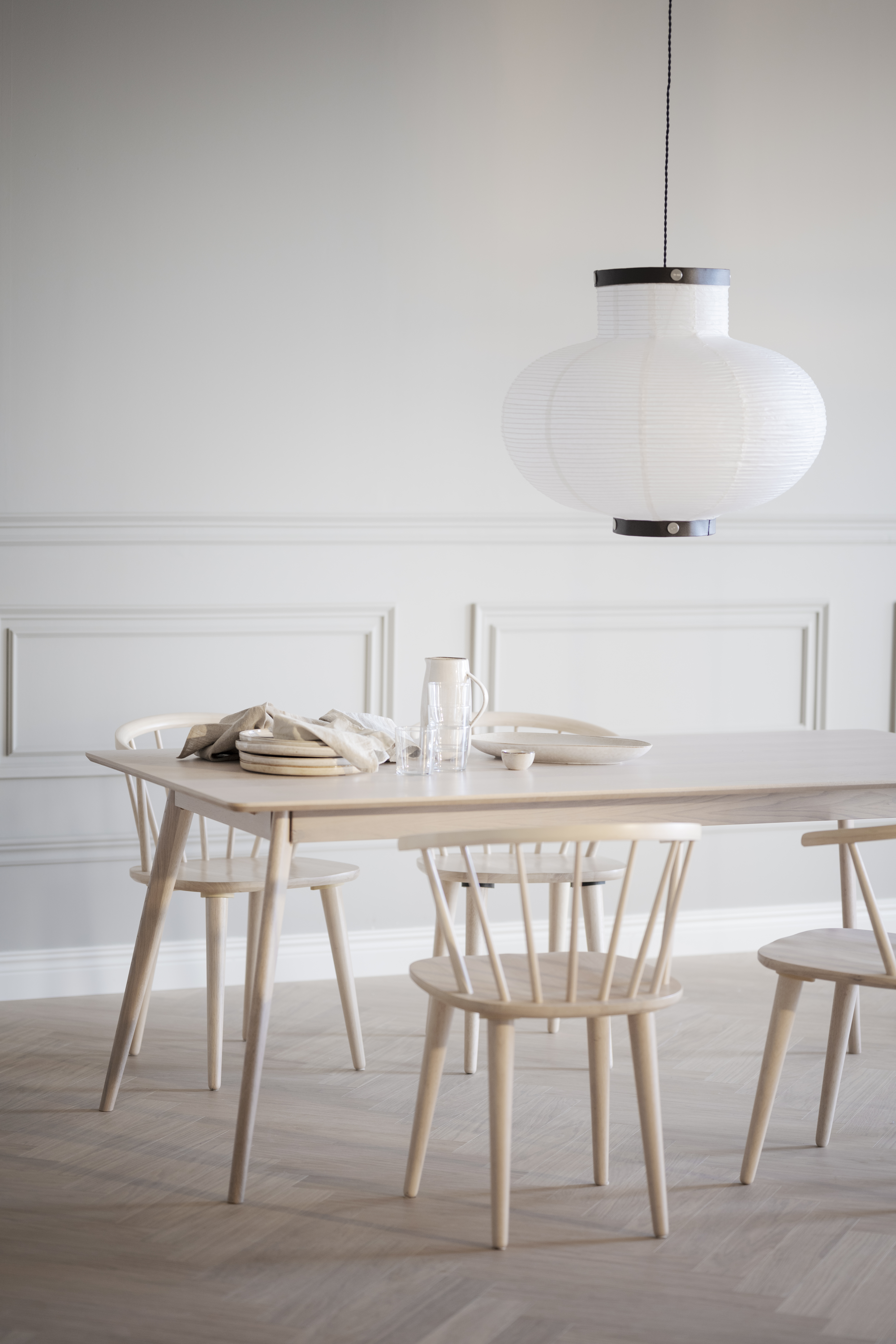 Rowico dining table YUMI