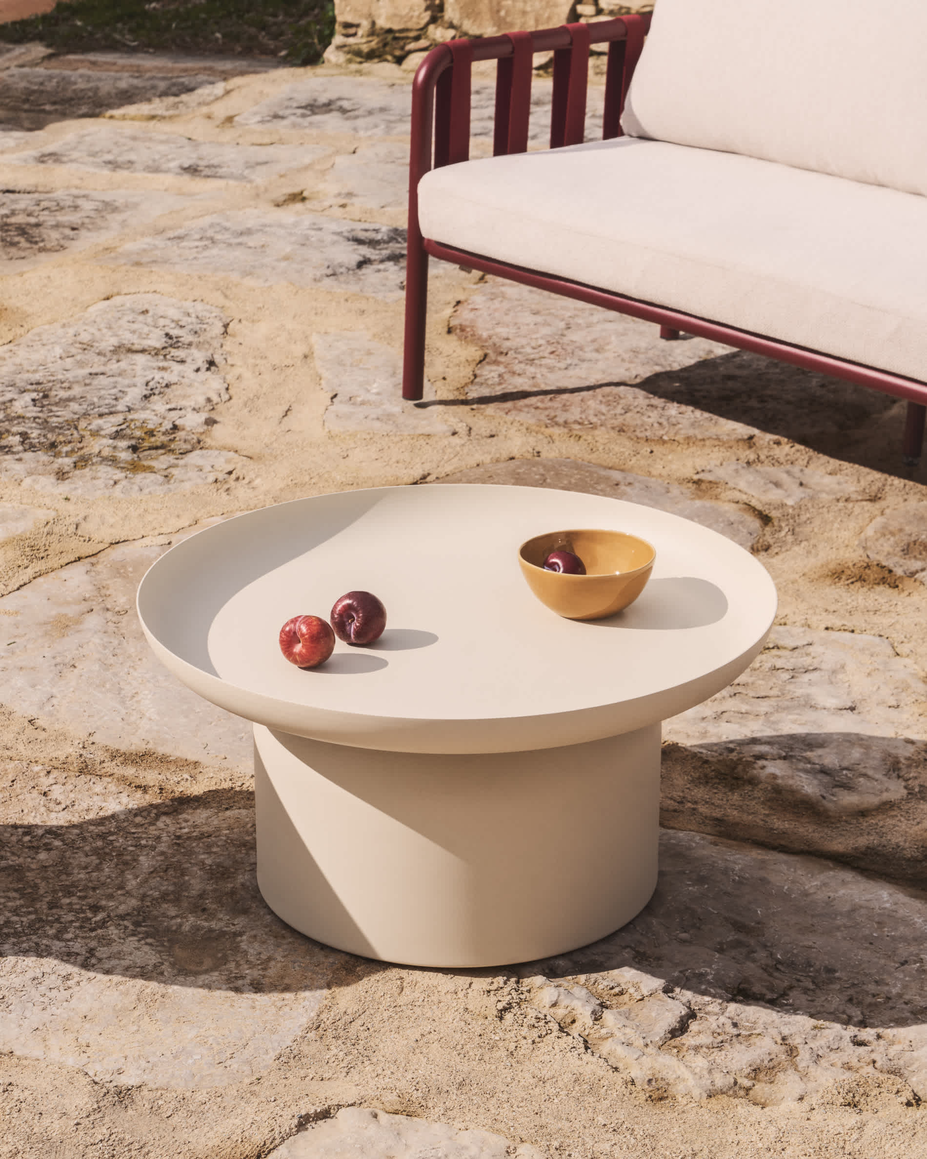 KAVE HOME Coffee table Outdoor ARCOLA