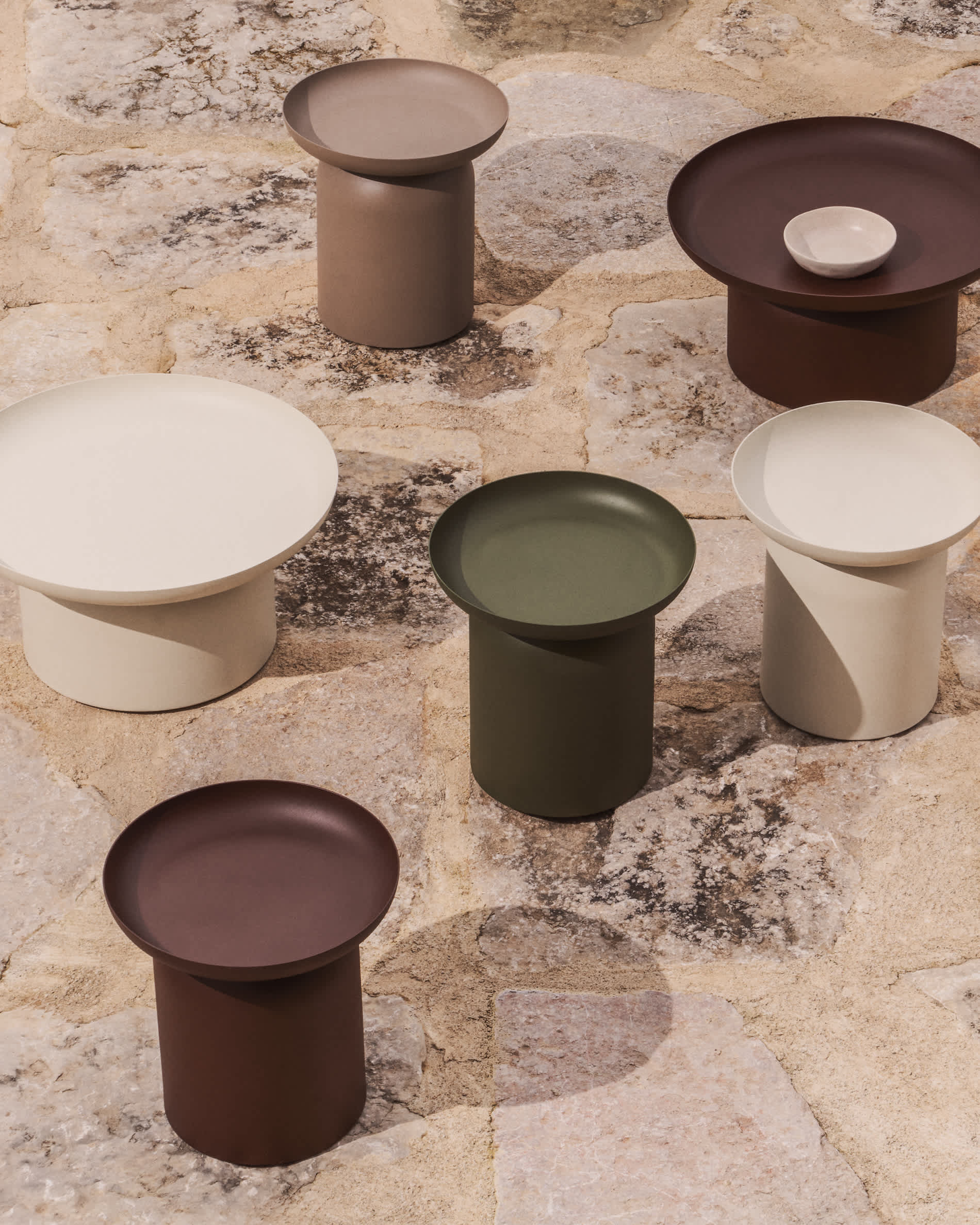 KAVE HOME Side table Outdoor ARCOLA