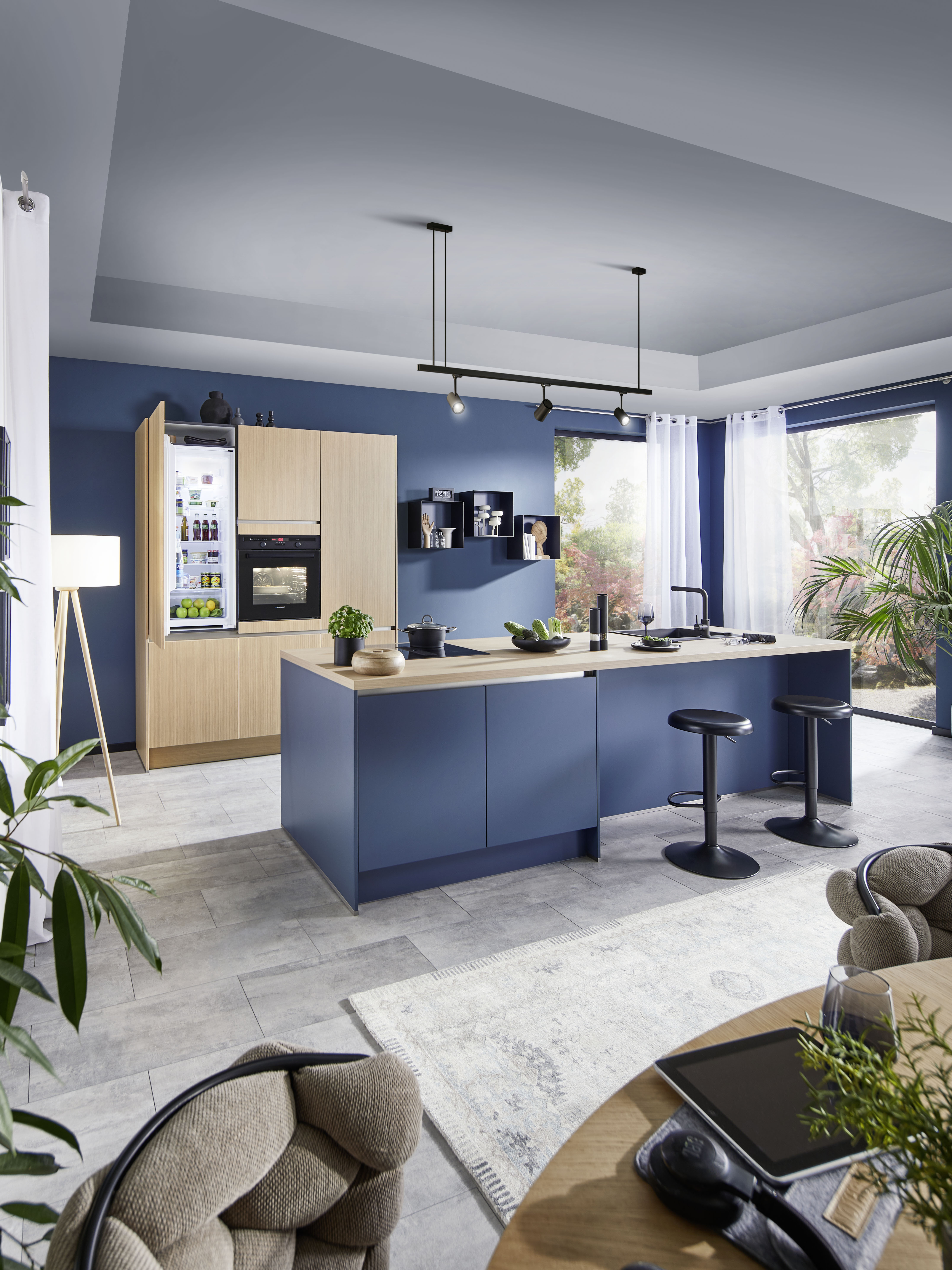 IMPRESSA Moderne Inselküche mit Sitzgelegenheit SCALA