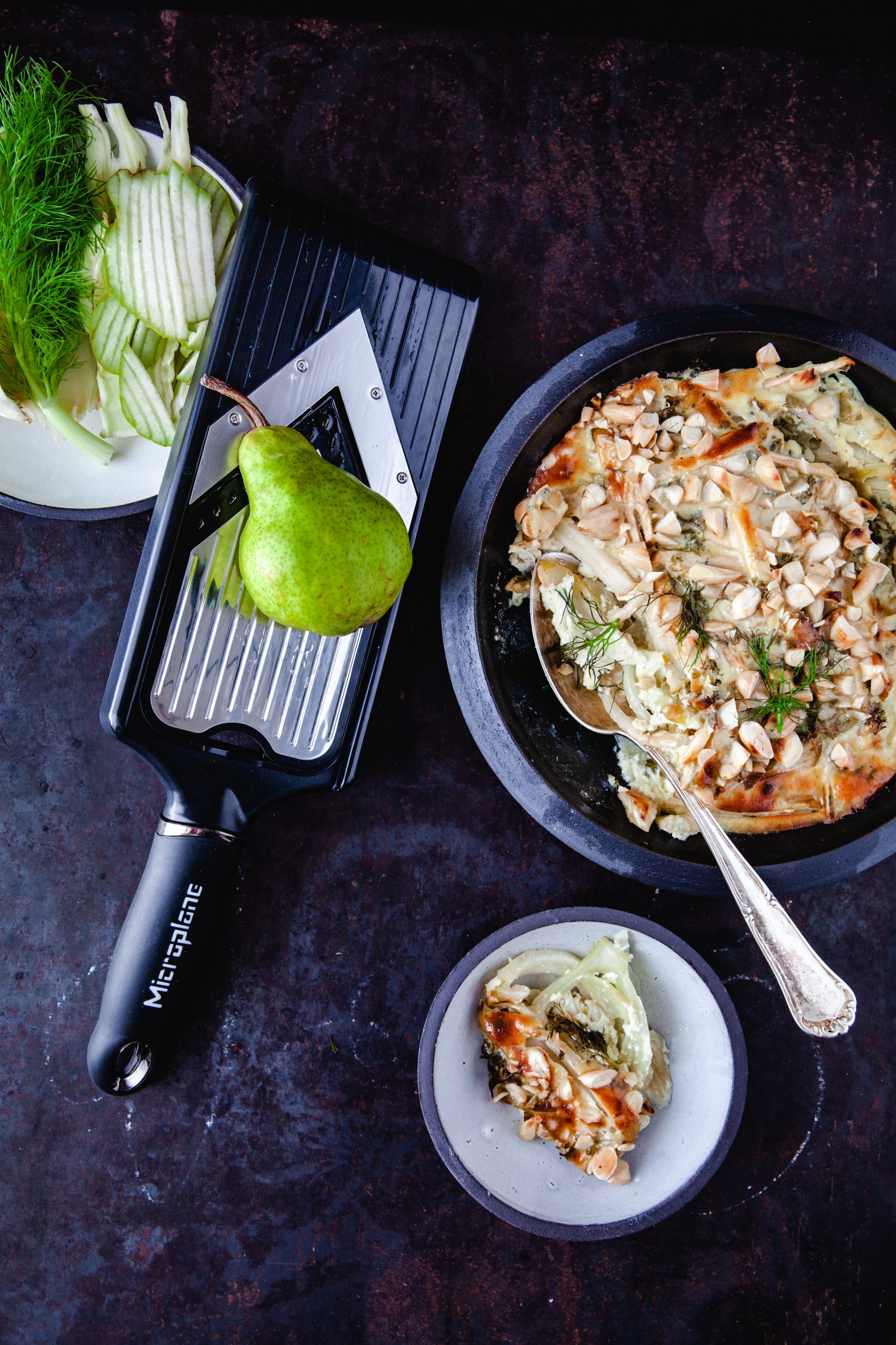 MICROPLANE V-slicer with julienne insert