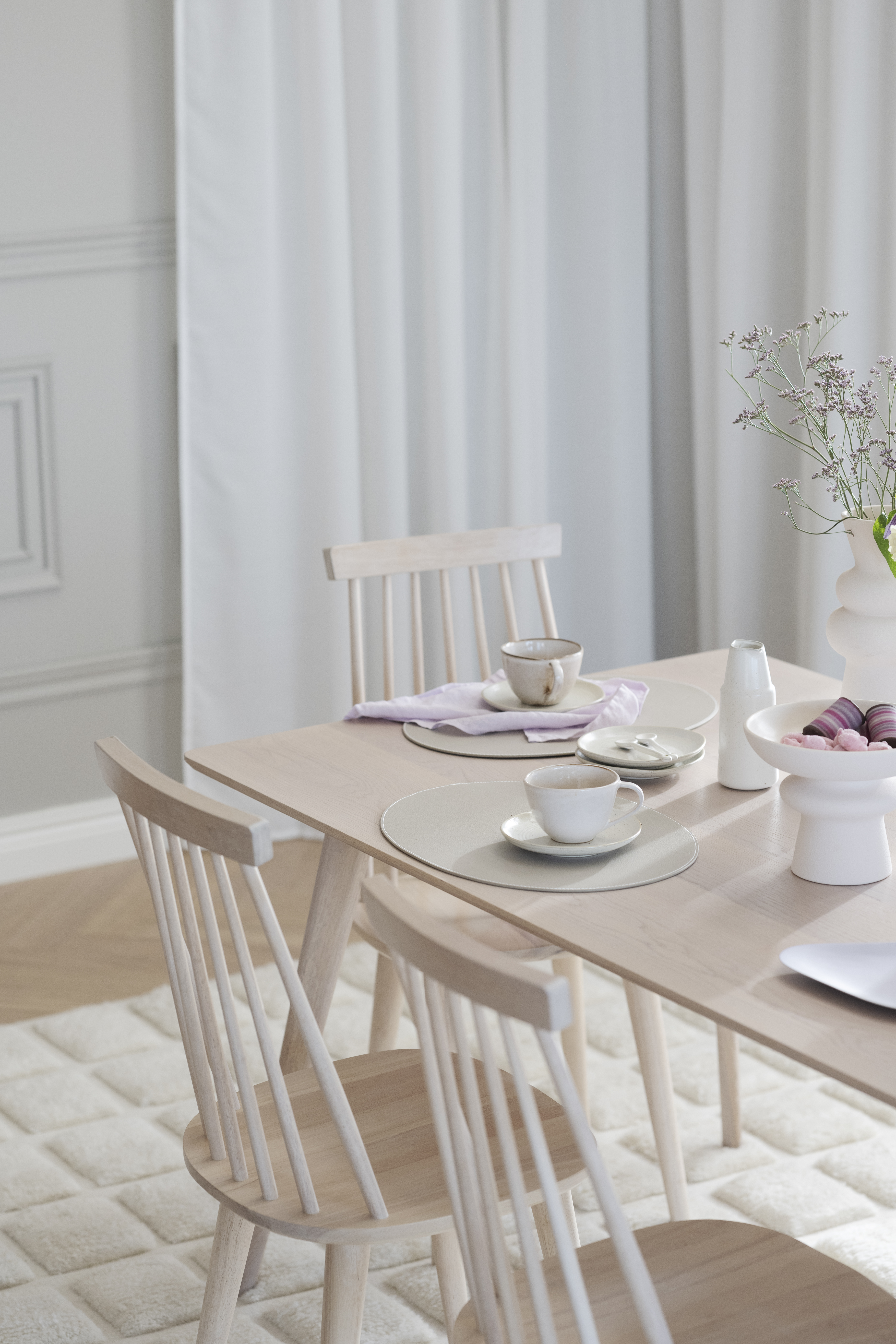 Rowico dining table YUMI