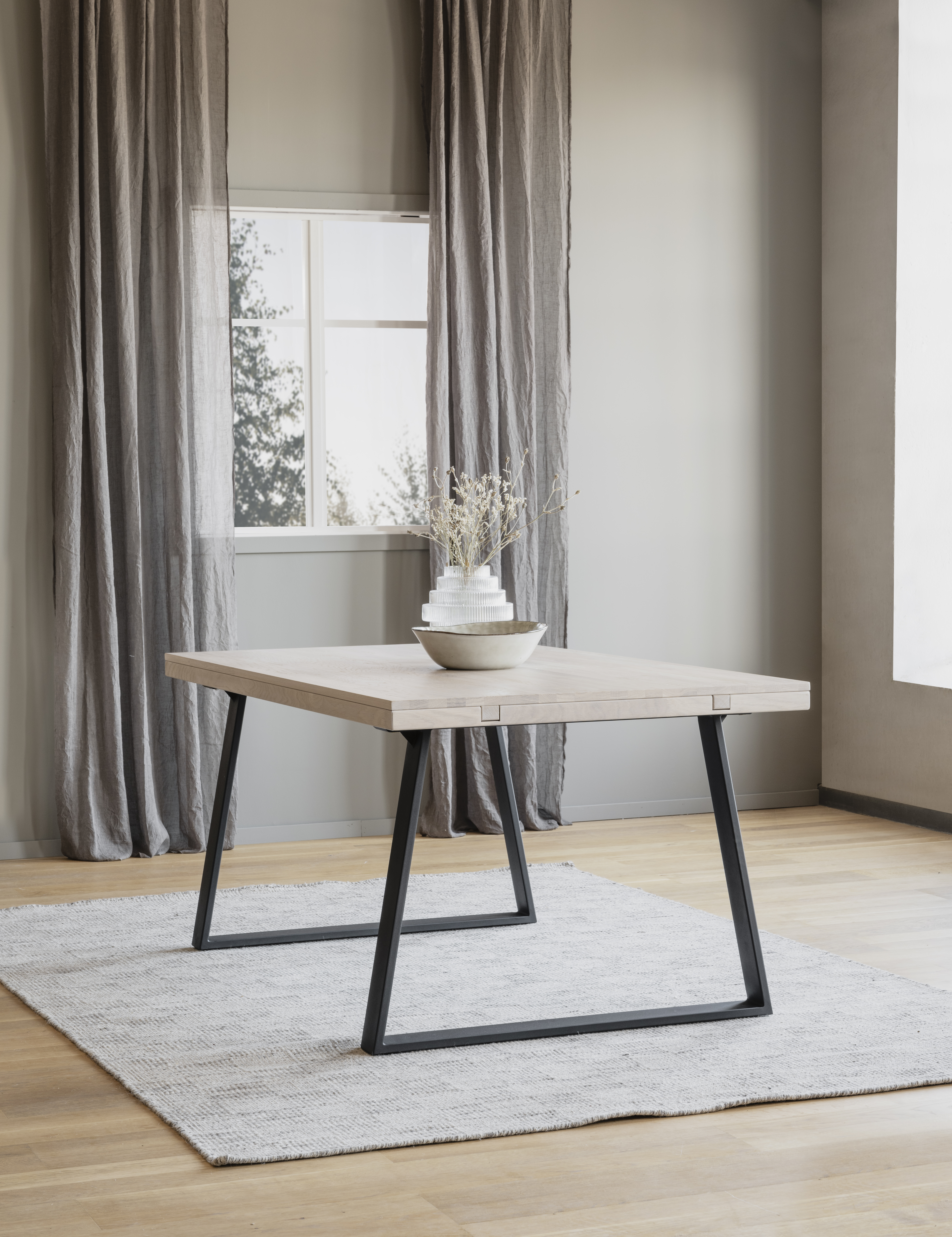 Rowico dining table BROOKLYN