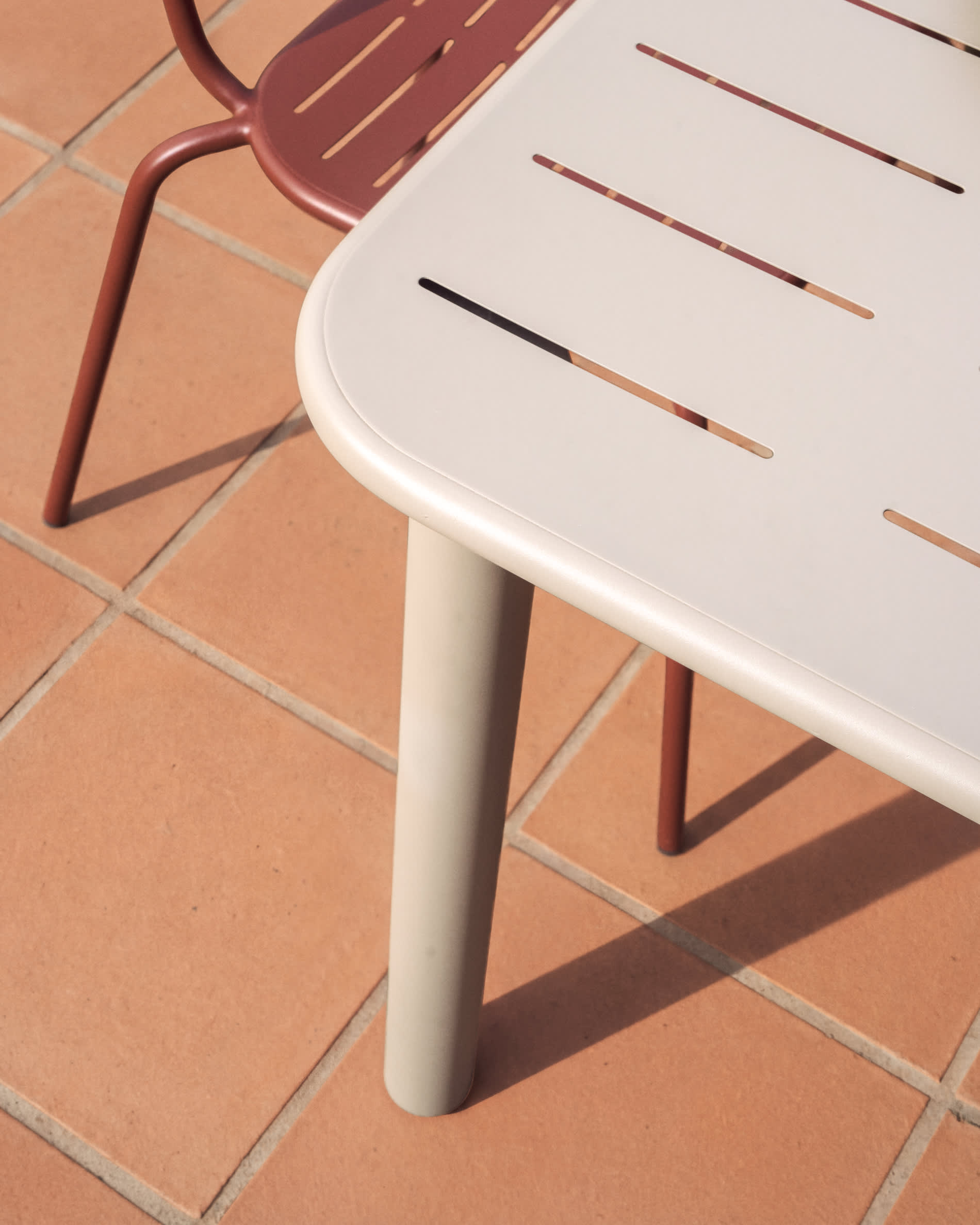 KAVE HOME Table de jardin BRAI