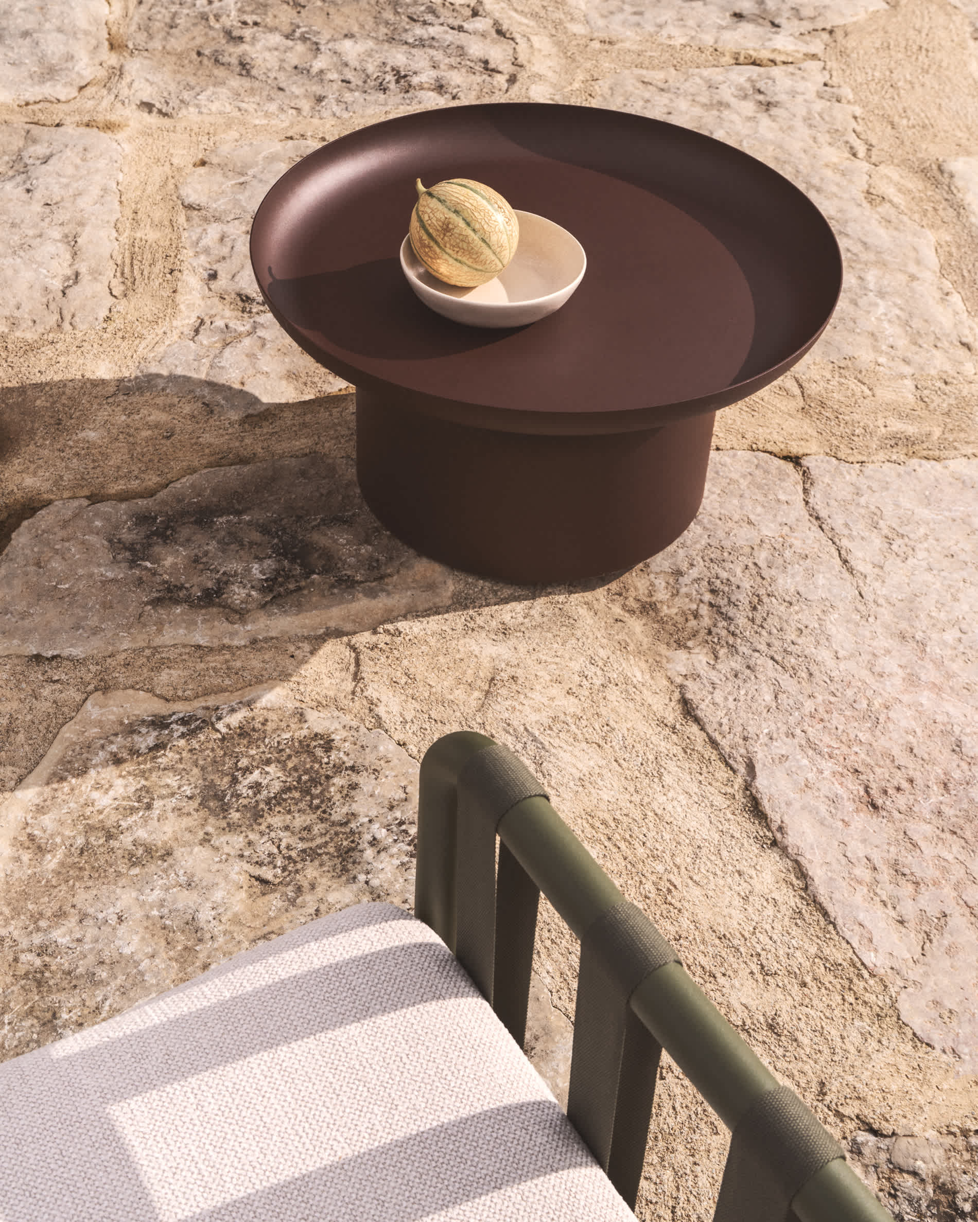 KAVE HOME Coffee table Outdoor ARCOLA