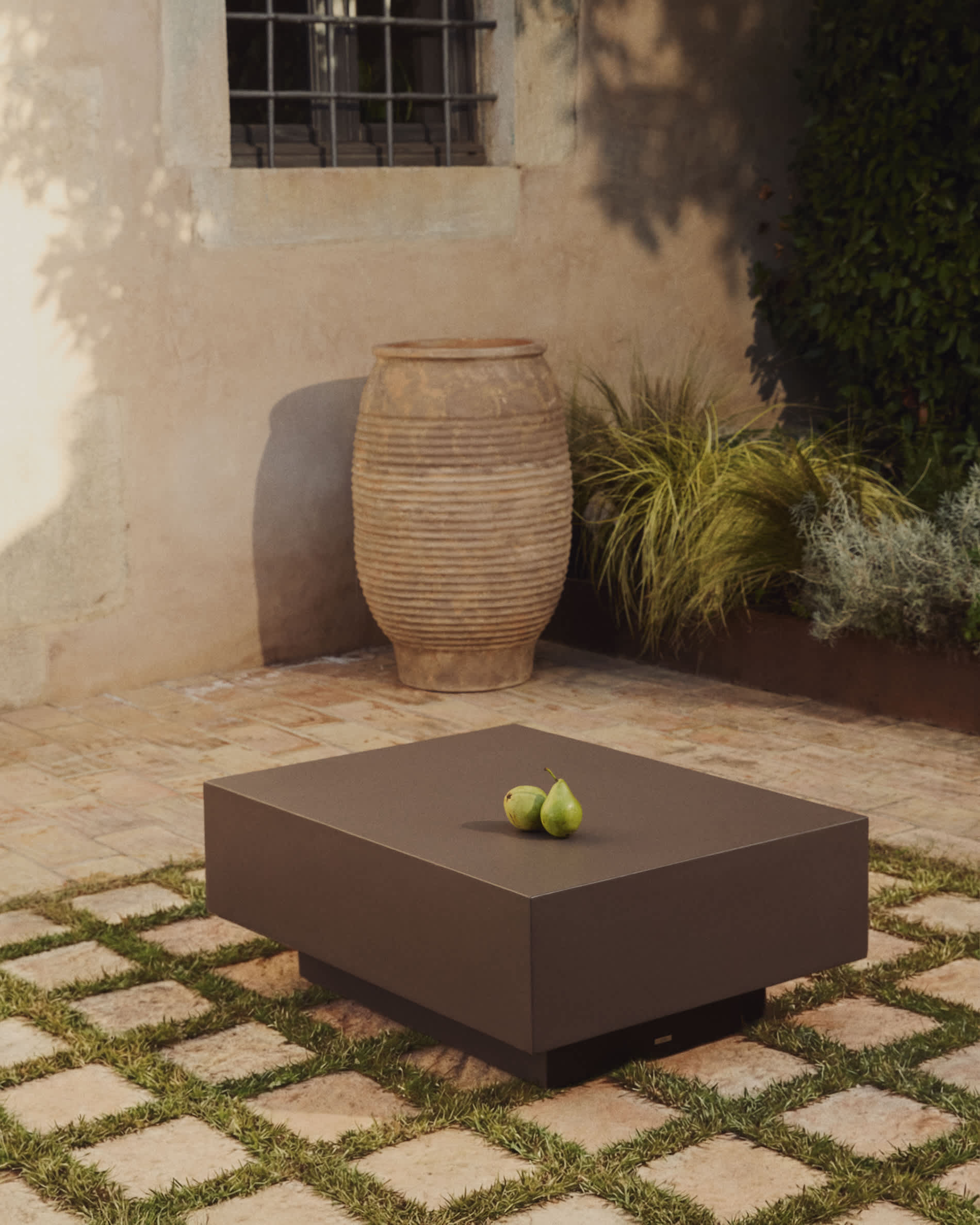KAVE HOME Couchtisch Outdoor RUSTELLA