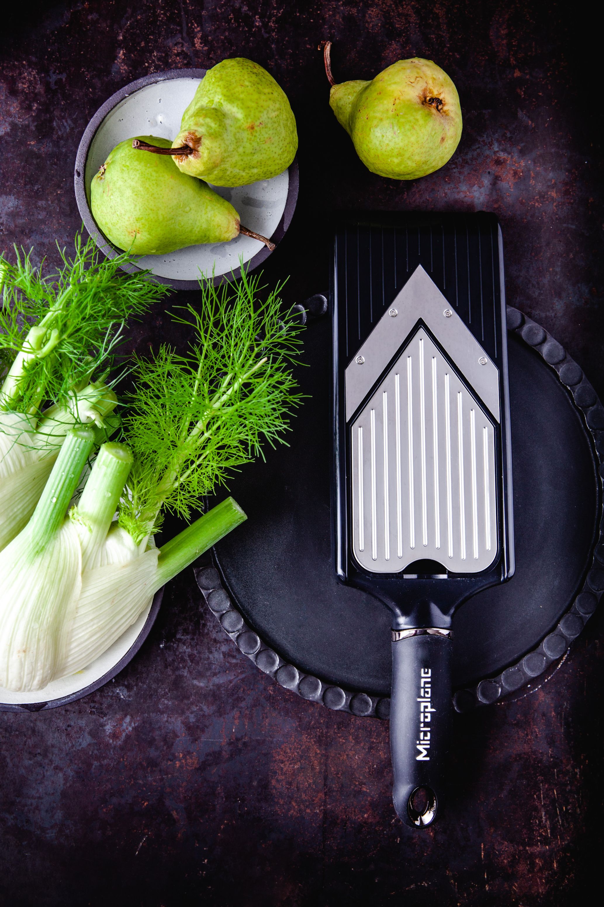 MICROPLANE V-slicer with julienne insert