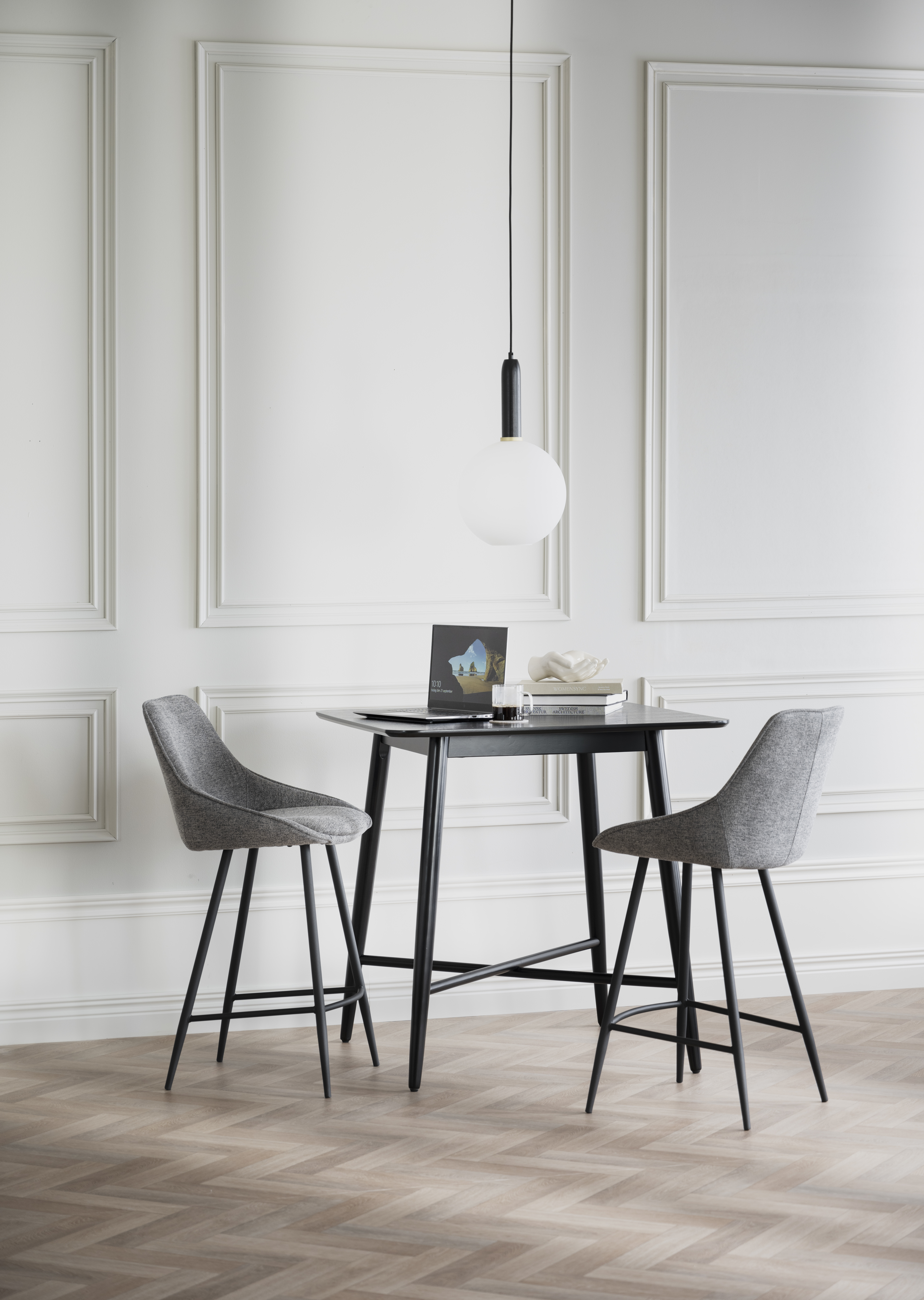 Rowico bar table LOTTA
