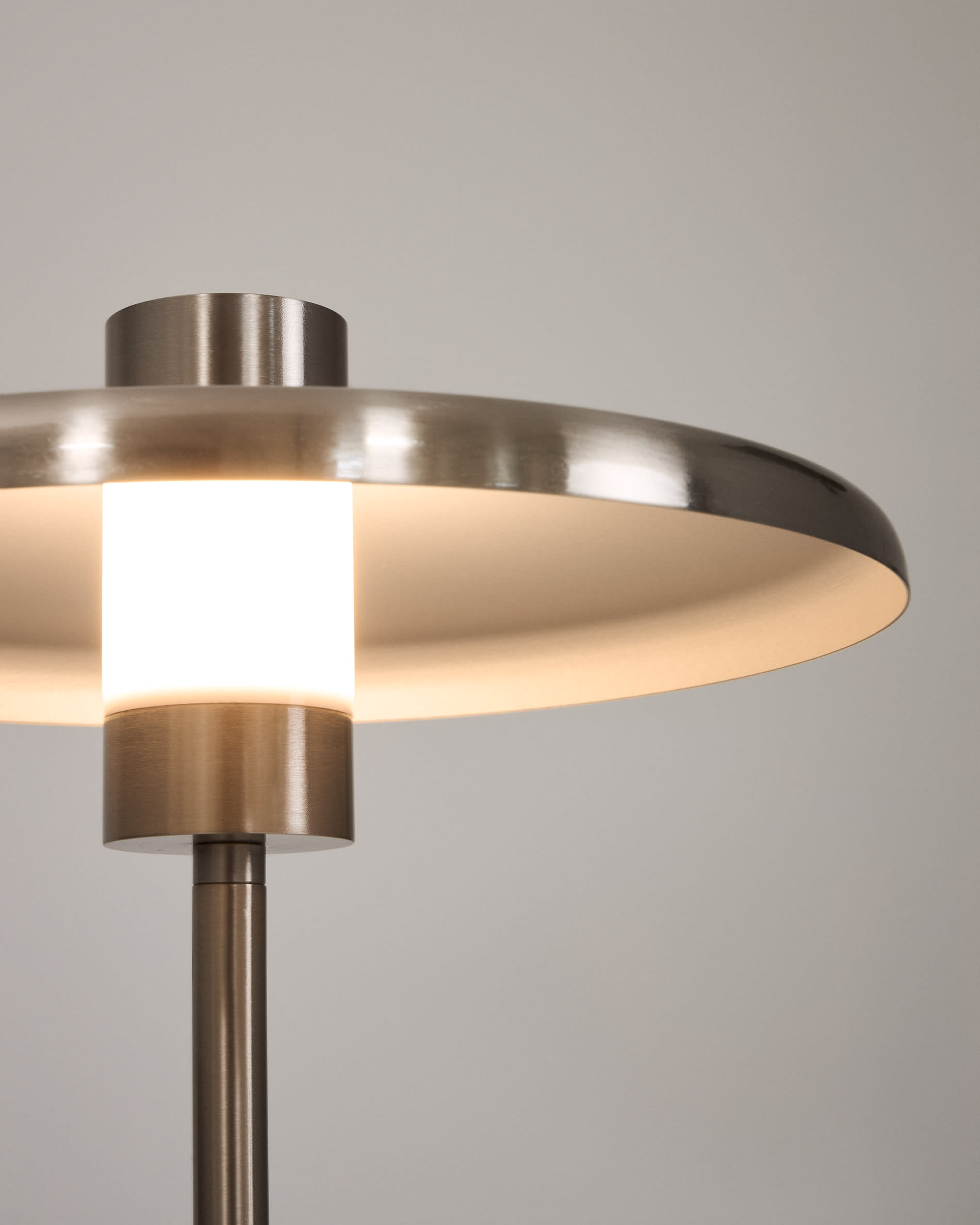 KAVE HOME Stehlampe NUVIRA