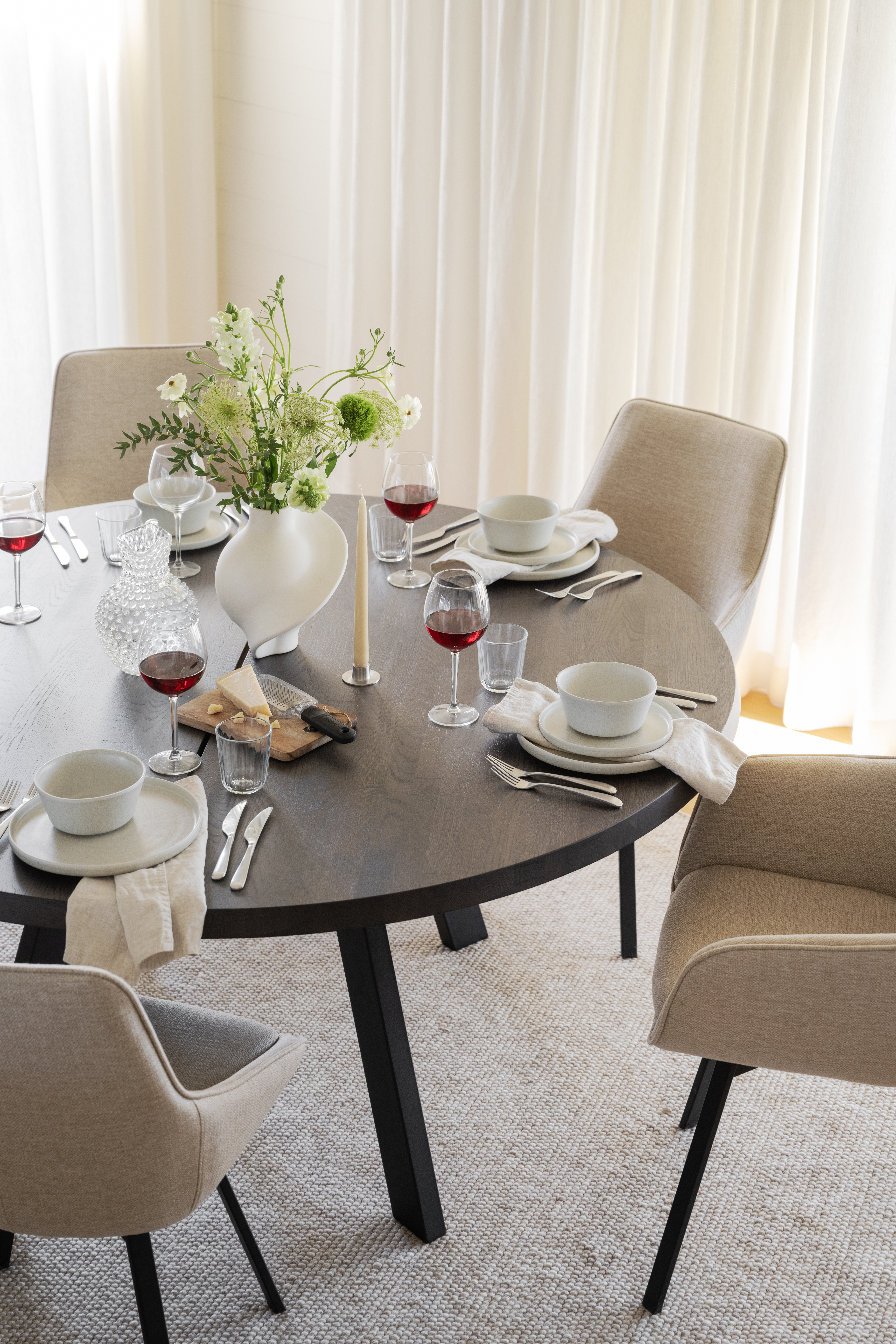 Rowico dining table FRED