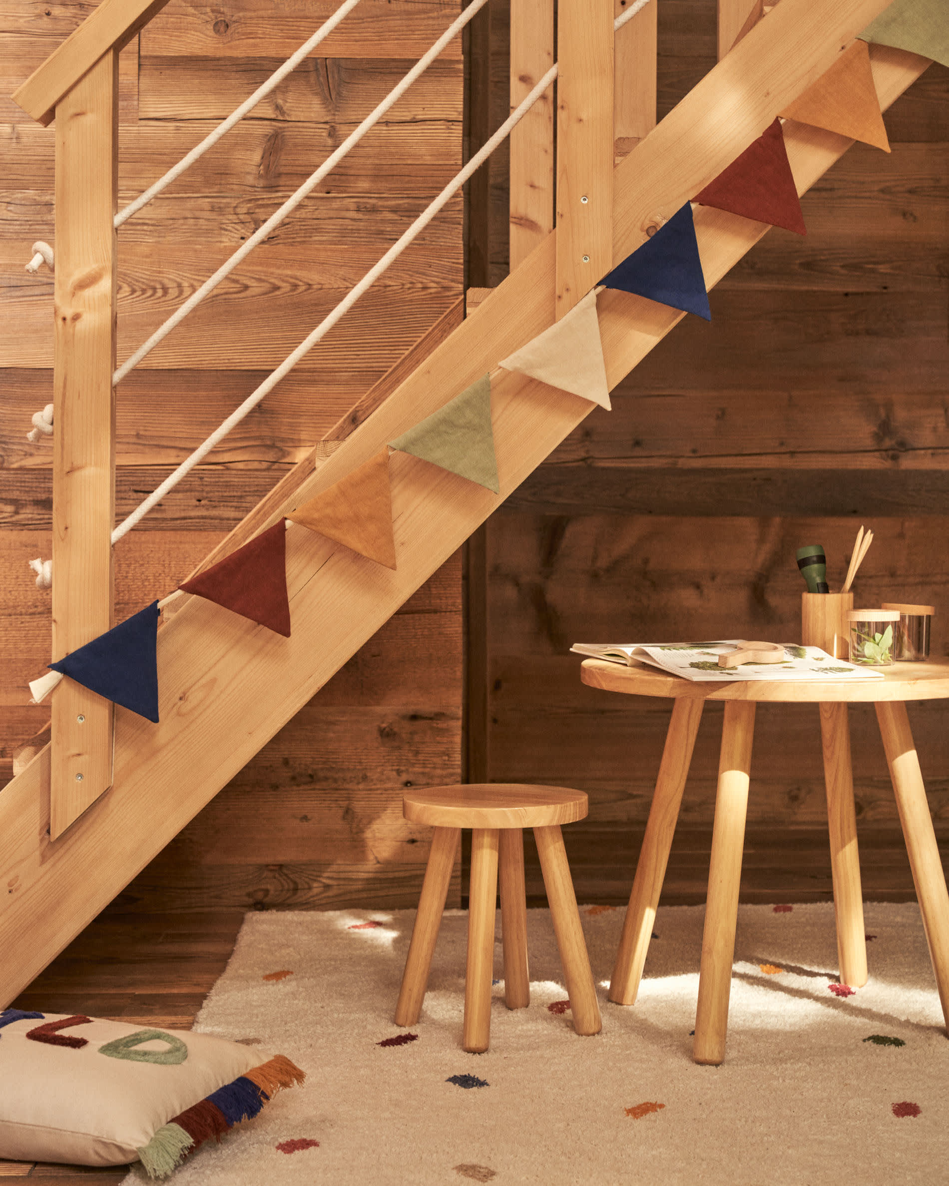 KAVE HOME Tabouret pour enfants DILCIA