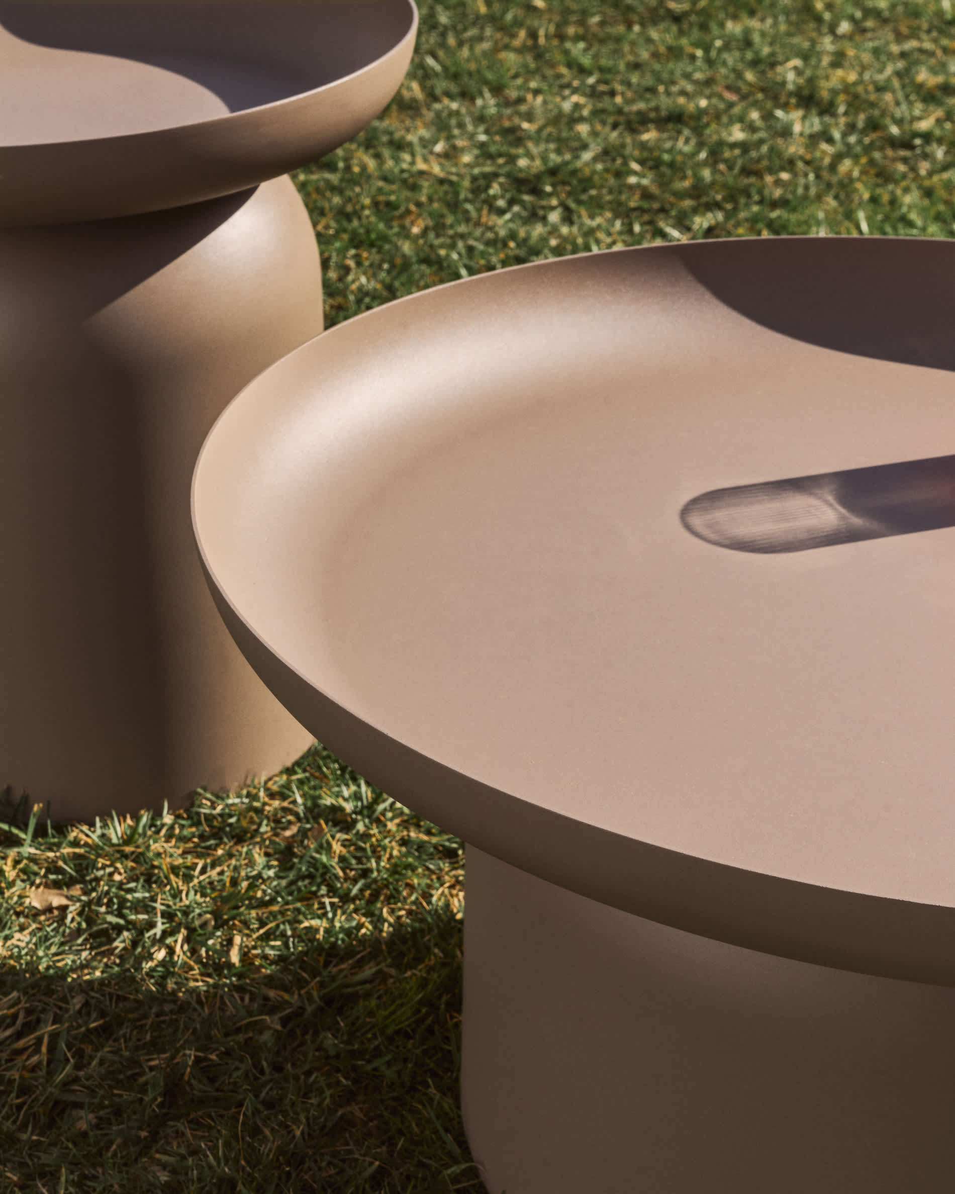 KAVE HOME Coffee table Outdoor ARCOLA