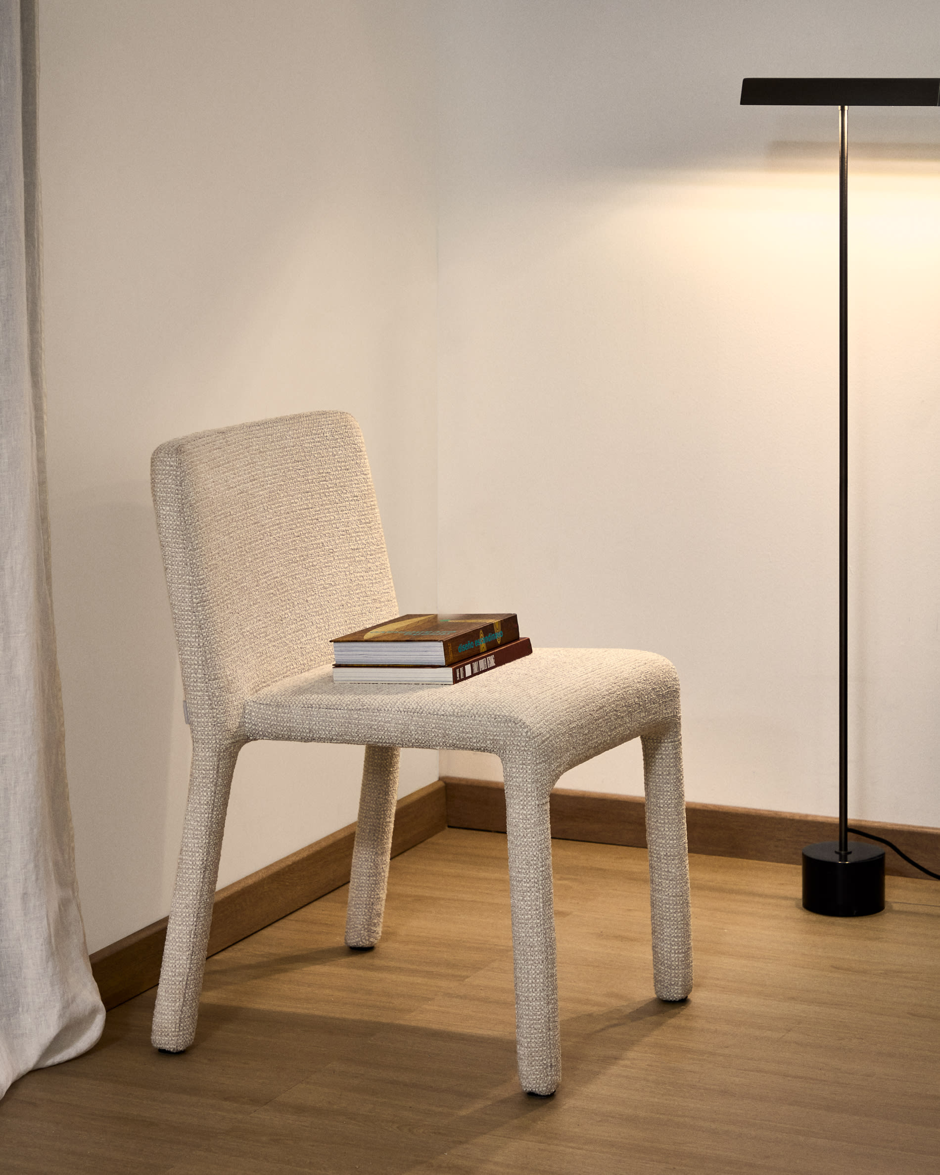 KAVE HOME LORIA chair