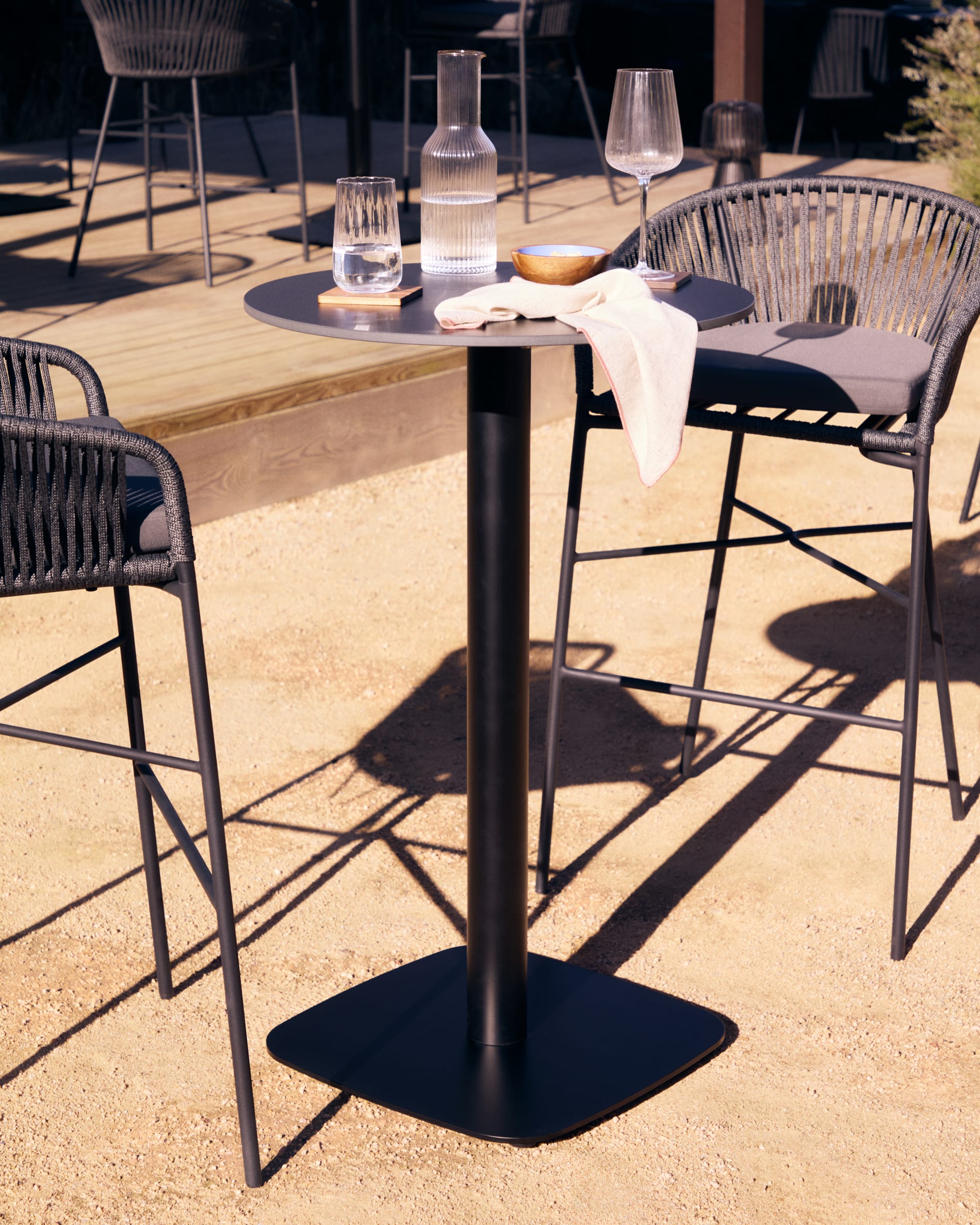 Table haute Kave Home « Outdoor » ESILDA
