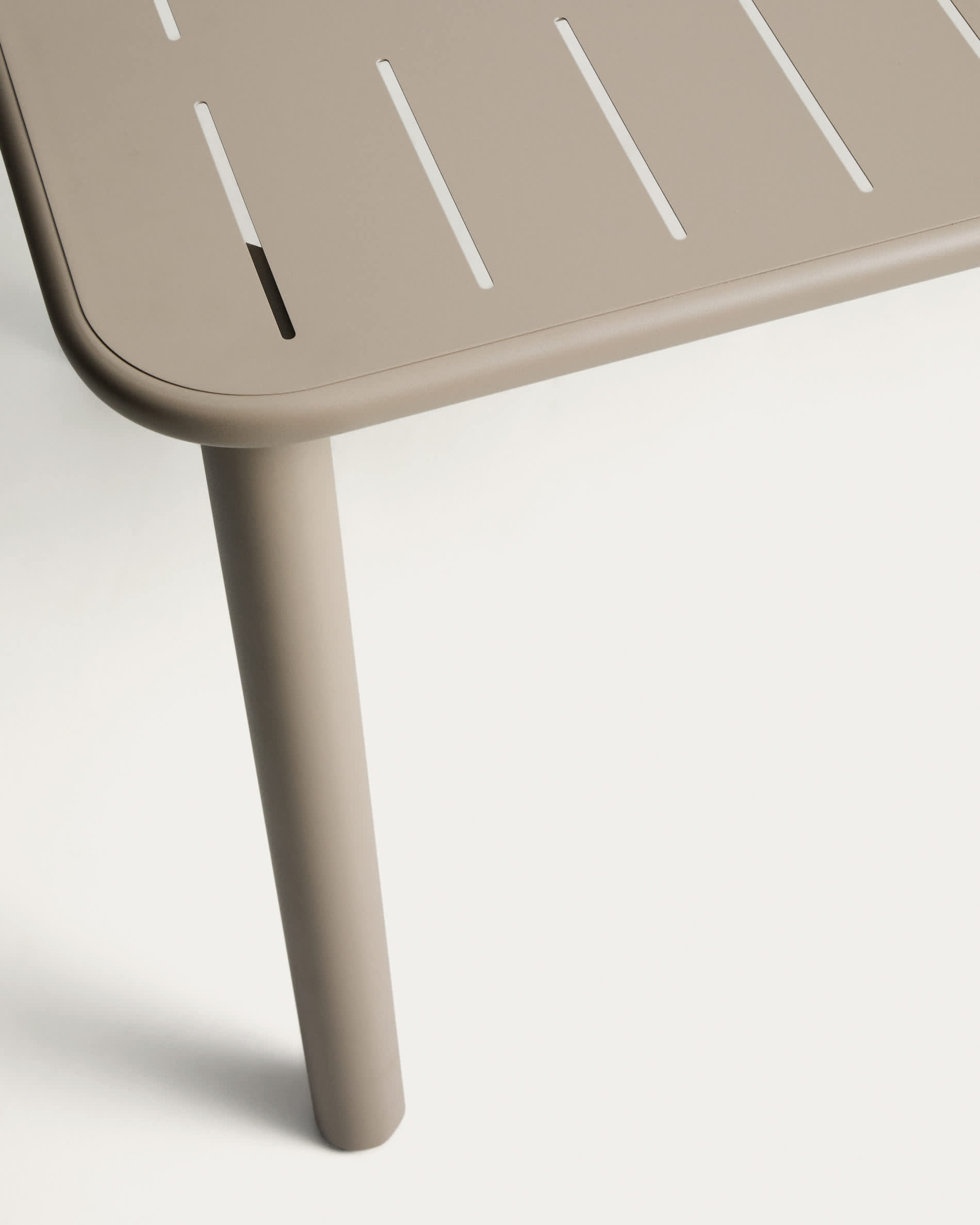 KAVE HOME Table de jardin BRAI