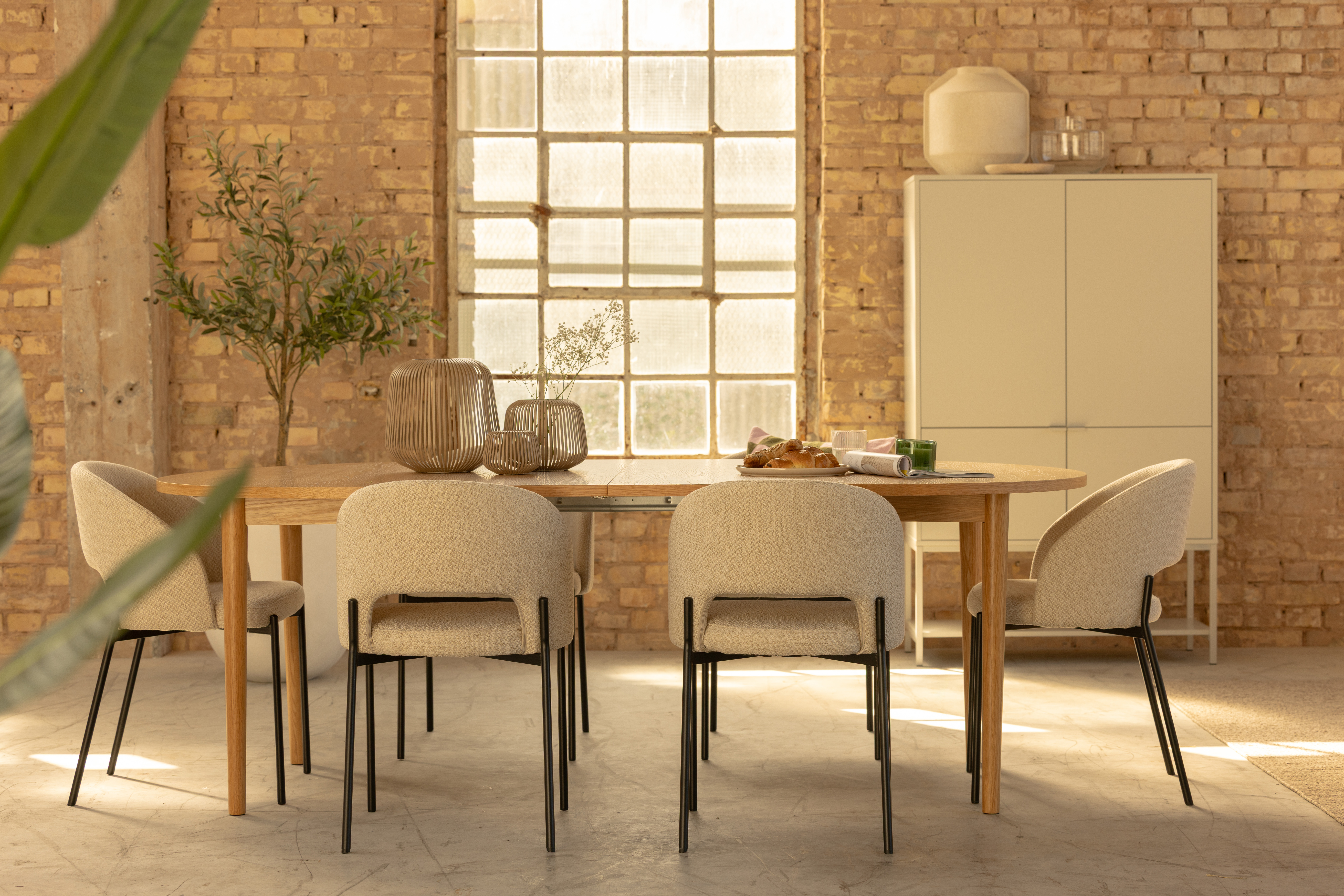 FAEE STEMINIG dining table